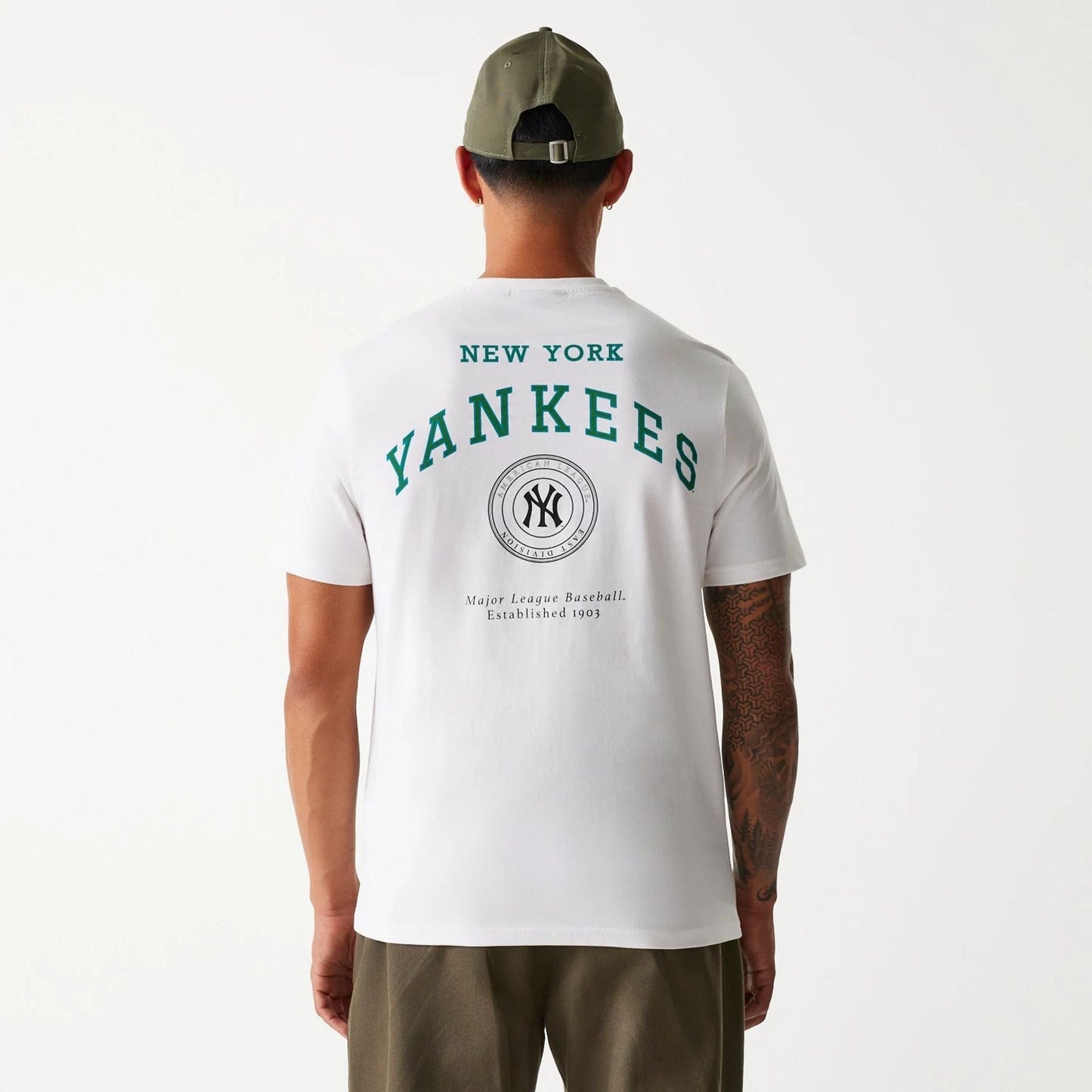 The Male model is wearing New York Yankees MLB Arch Graphic Open White T-Shirt 2