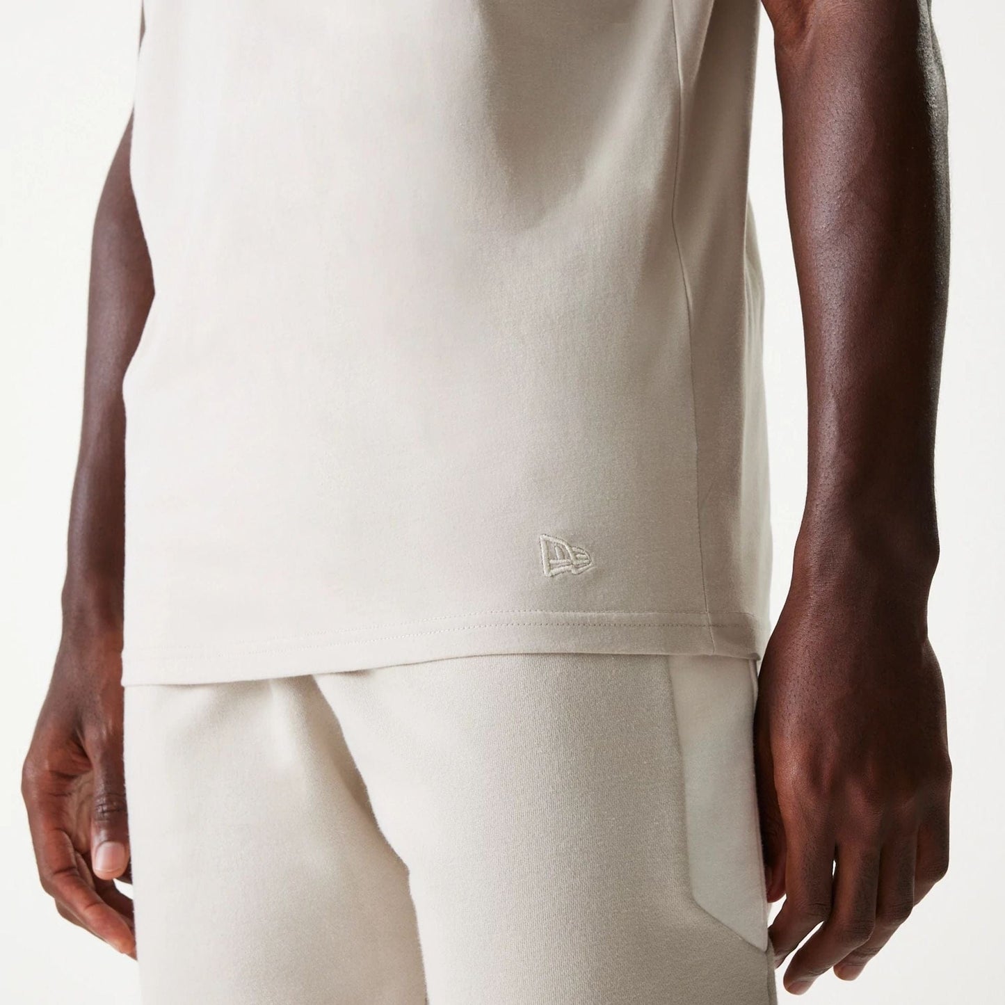 The Male model is wearing New York Yankees MLB Cream Sleeveless T-Shirt 5