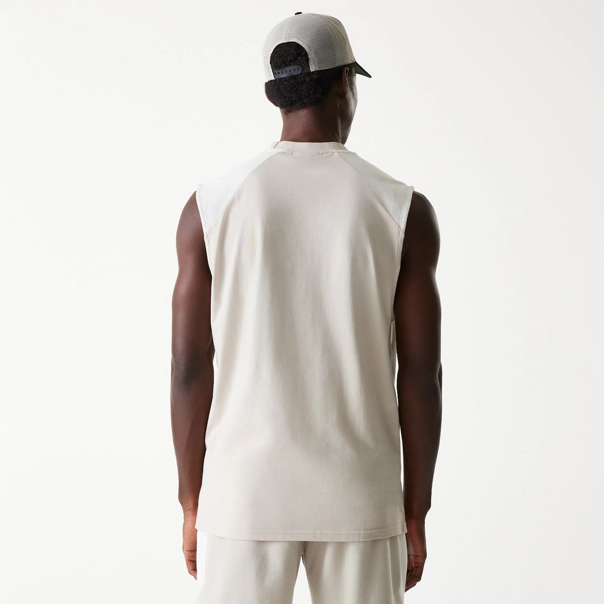 The Male model is wearing New York Yankees MLB Cream Sleeveless T-Shirt 2