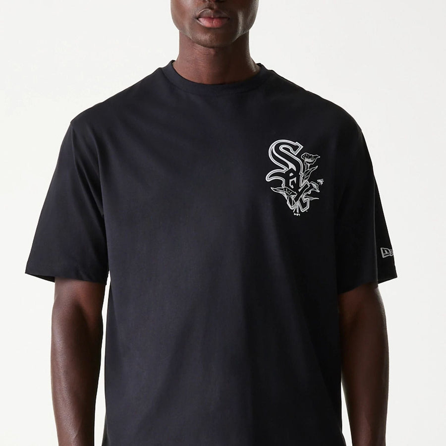 The Male model is wearing Chicago White Sox MLB Floral Graphic Black Oversized T-Shirt 5