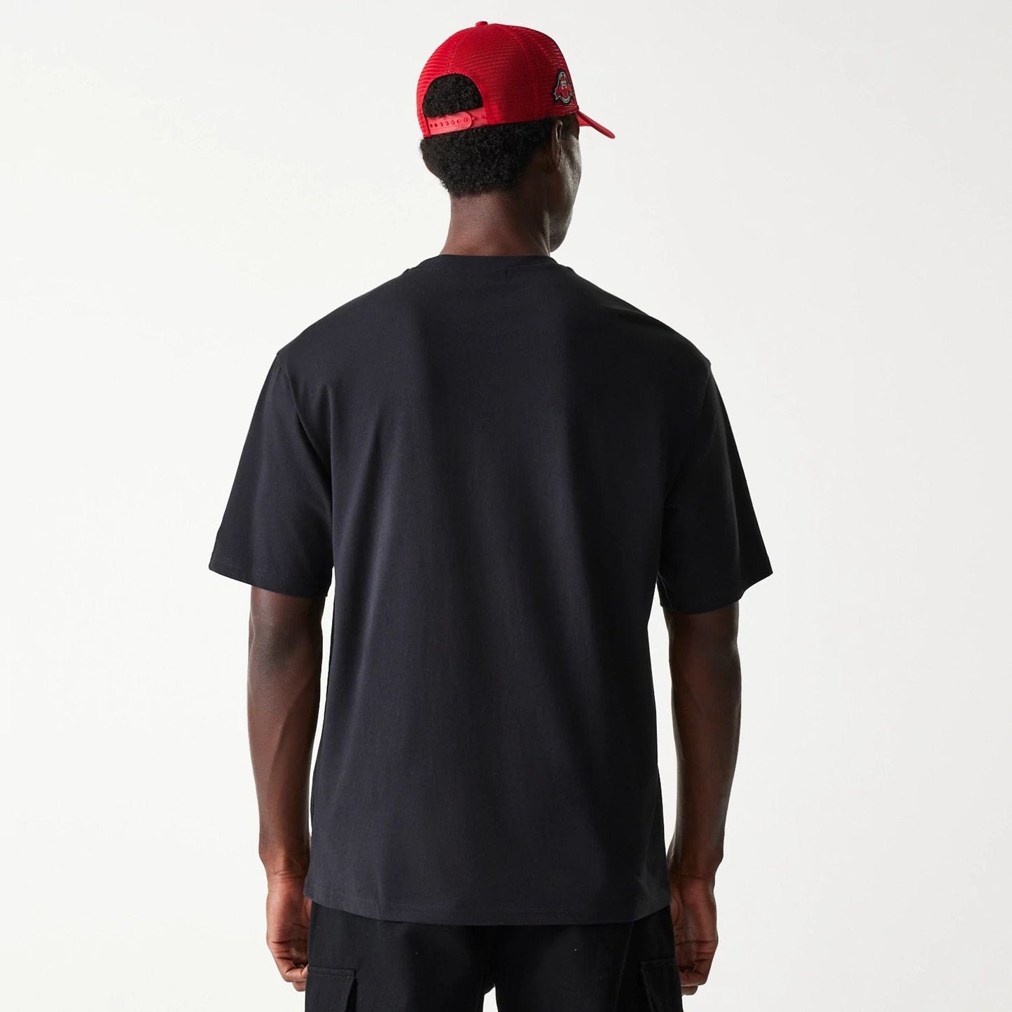 The Male model is wearing Chicago Bulls NBA Palm Tree Black Oversized T-Shirt 2