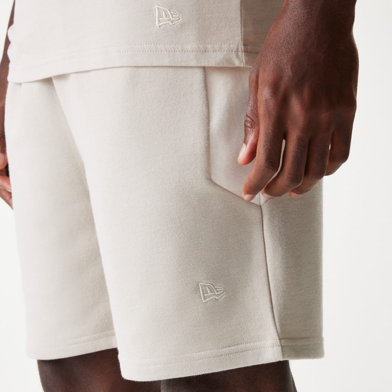 The Male model is wearing New York Yankees MLB Raglan Cream Shorts 5