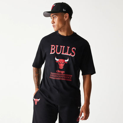 The Male model is wearing Chicago Bulls NBA Team Graphic Black Oversized T-Shirt 1
