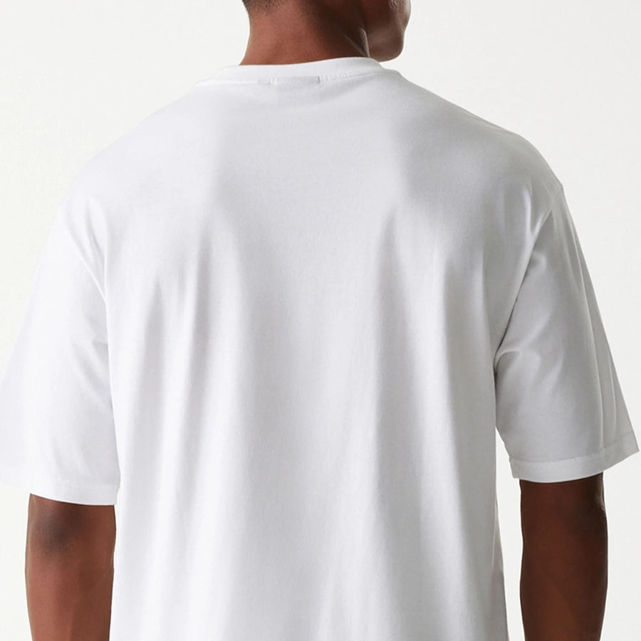 The Male model is wearing Chicago Bulls NBA Team Graphic White Oversized T-Shirt 7