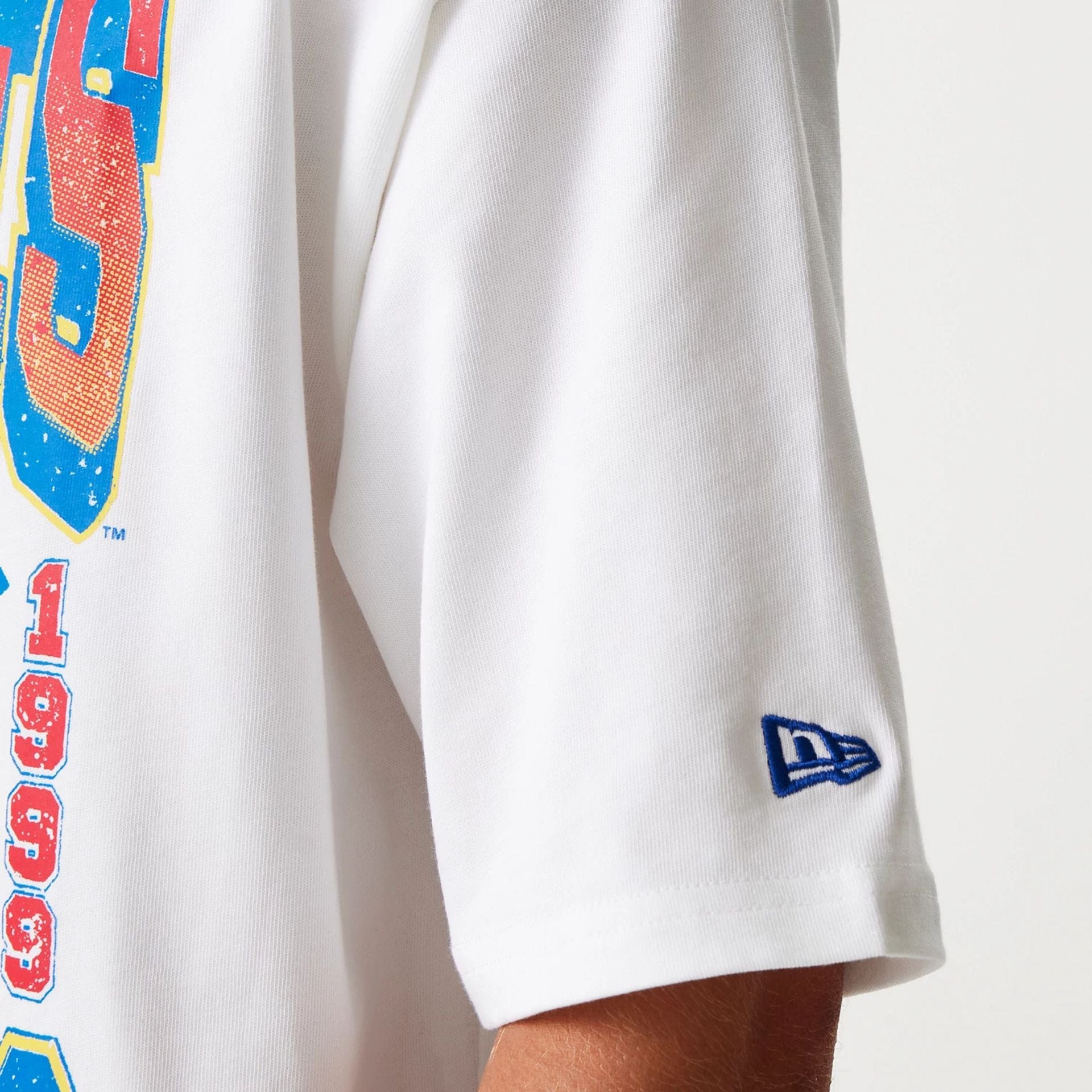 The Male model is wearing New York Yankees MLB World Series White Oversized T-Shirt 7