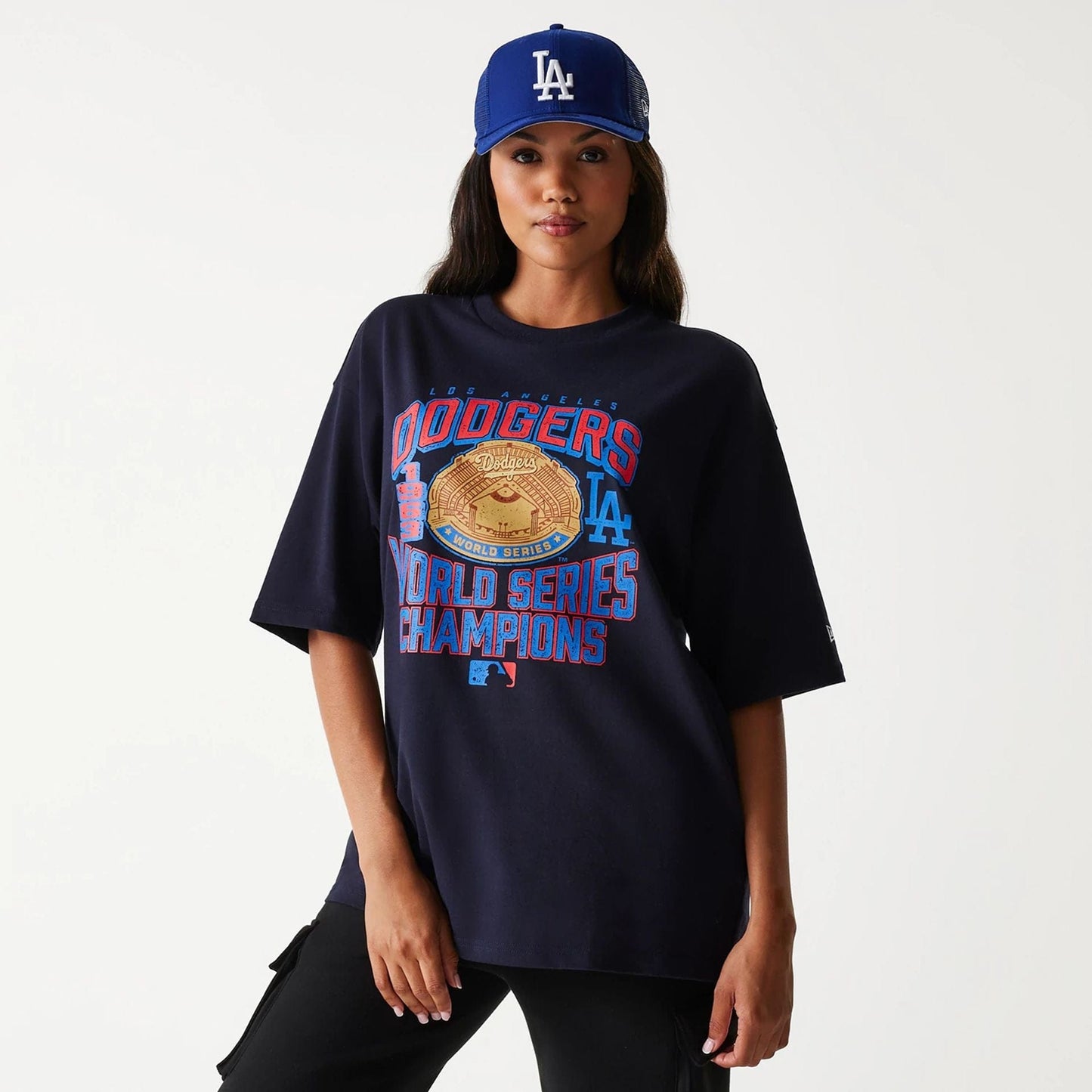 The Male model is wearing LA Dodgers MLB World Series Navy Oversized T-Shirt 4