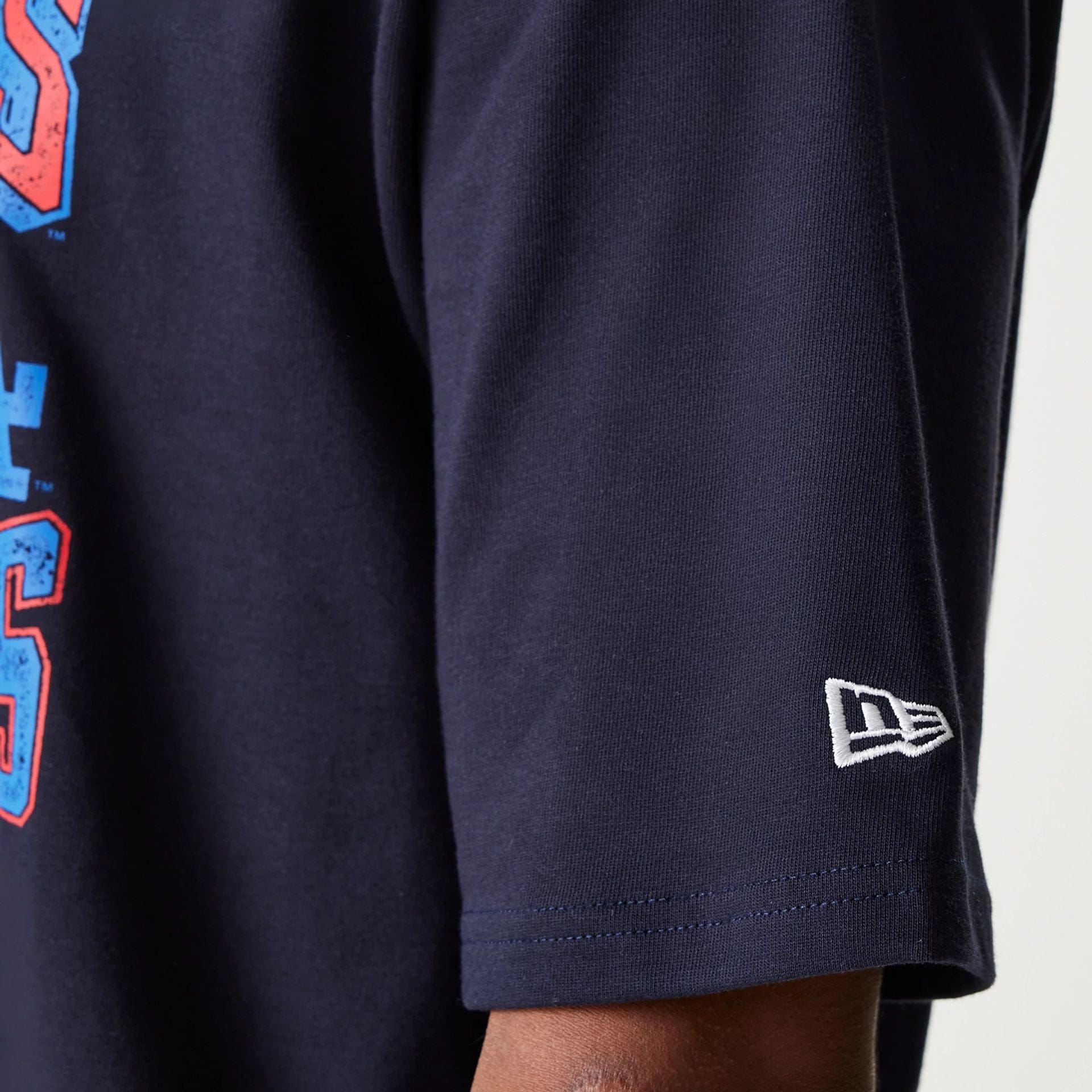 The Male model is wearing LA Dodgers MLB World Series Navy Oversized T-Shirt 7