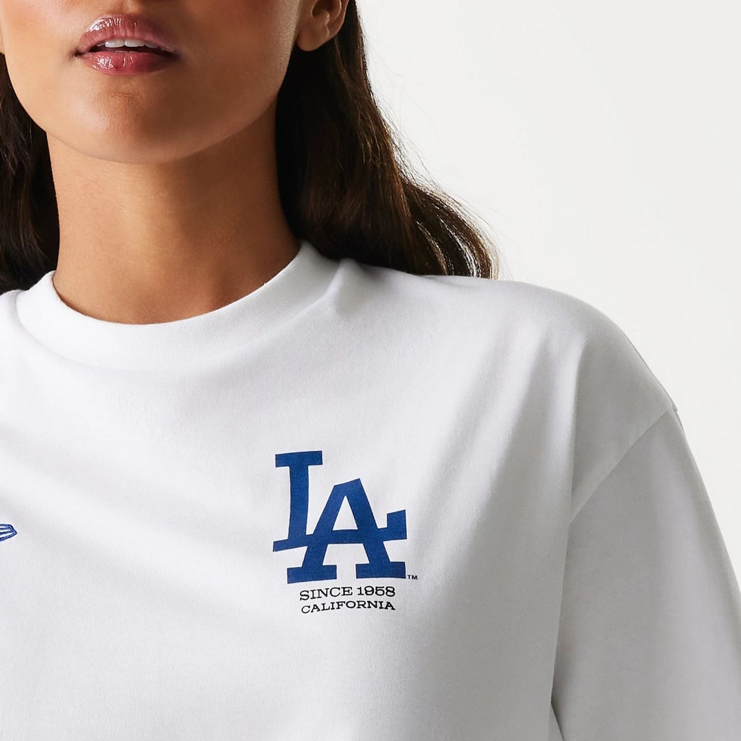 The Male model is wearing LA Dodgers MLB Baseball Graphic White Oversized T-Shirt 7
