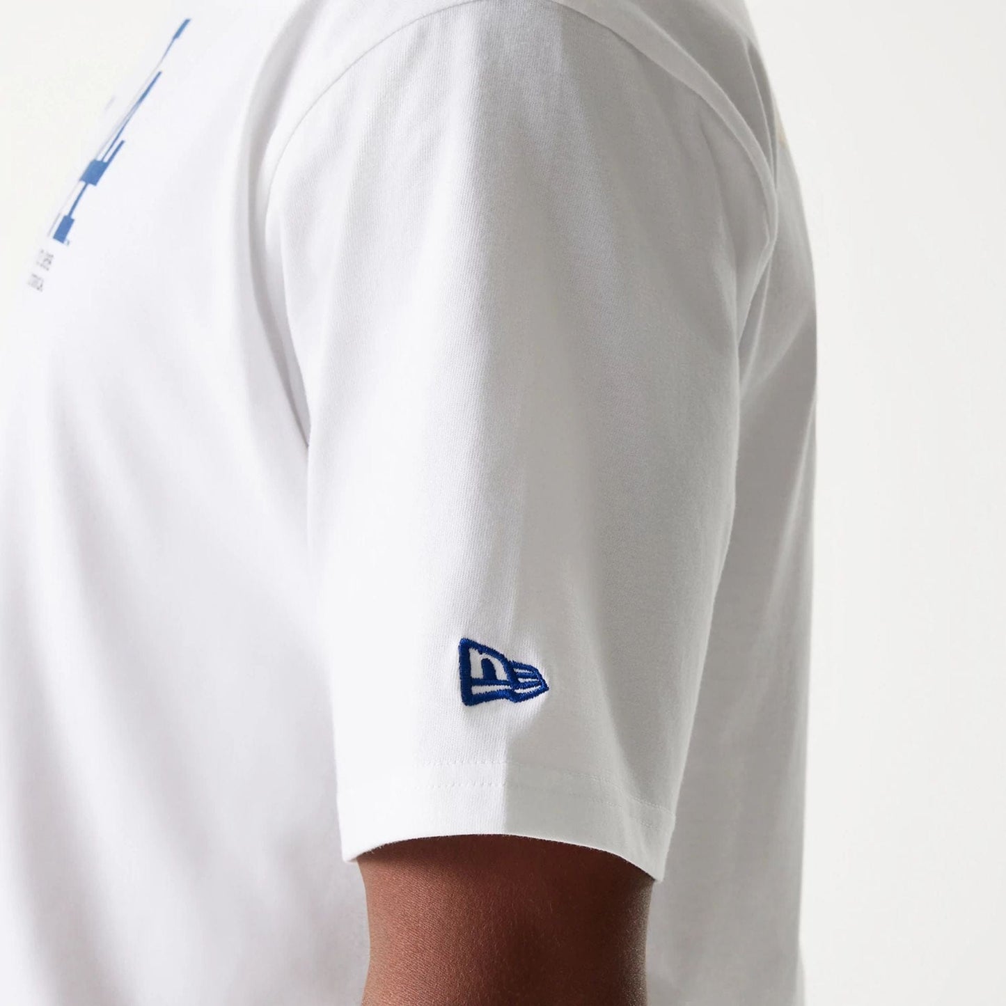 The Male model is wearing LA Dodgers MLB Baseball Graphic White Oversized T-Shirt 8