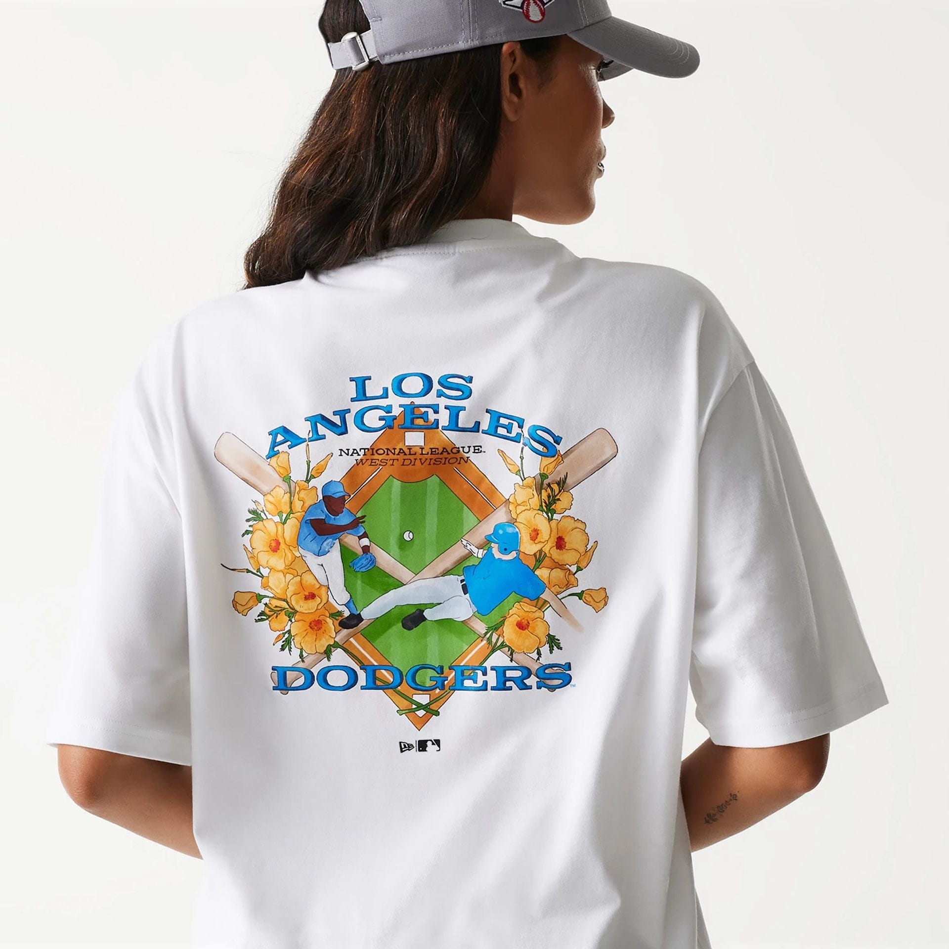 The Male model is wearing LA Dodgers MLB Baseball Graphic White Oversized T-Shirt 5