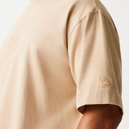The Male model is wearing Chicago Bulls NBA Washed Beige Box T-Shirt 5