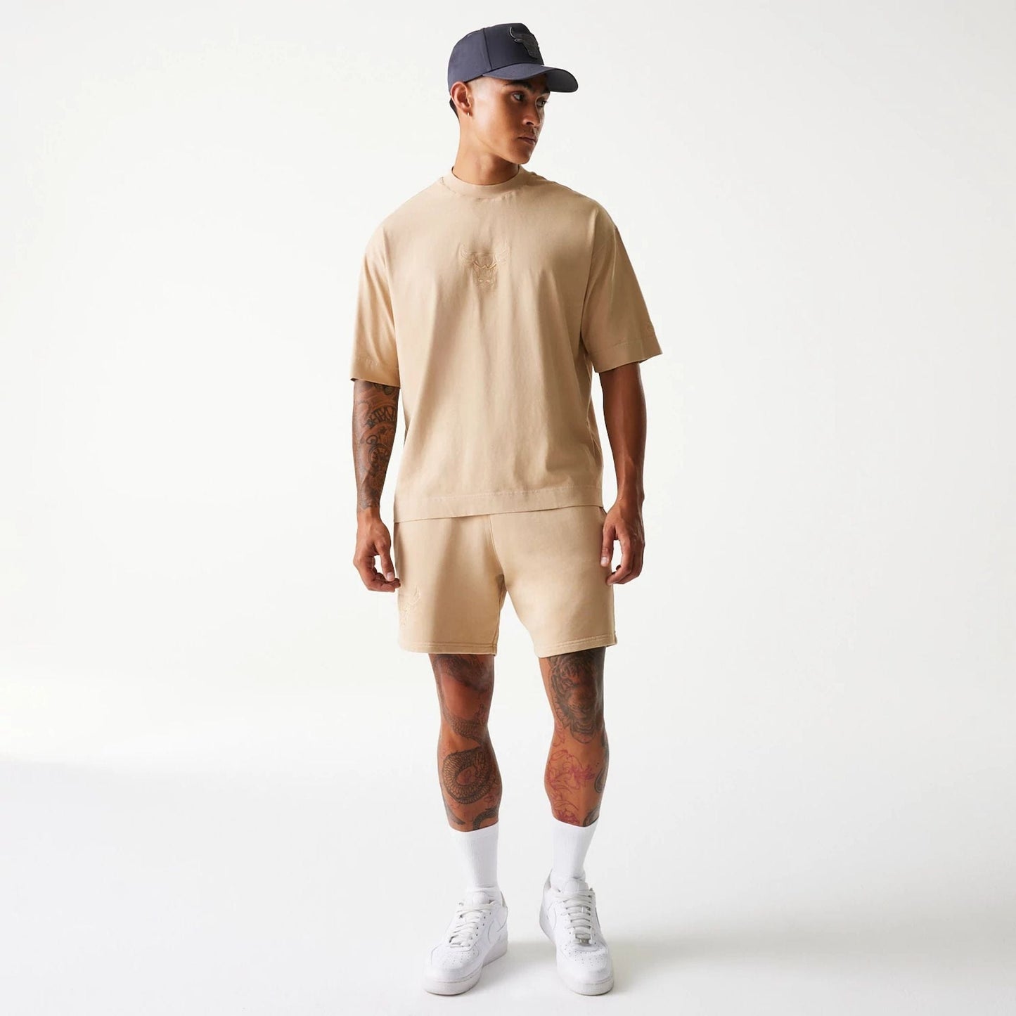 The Male model is wearing Chicago Bulls NBA Washed Beige Box T-Shirt 8