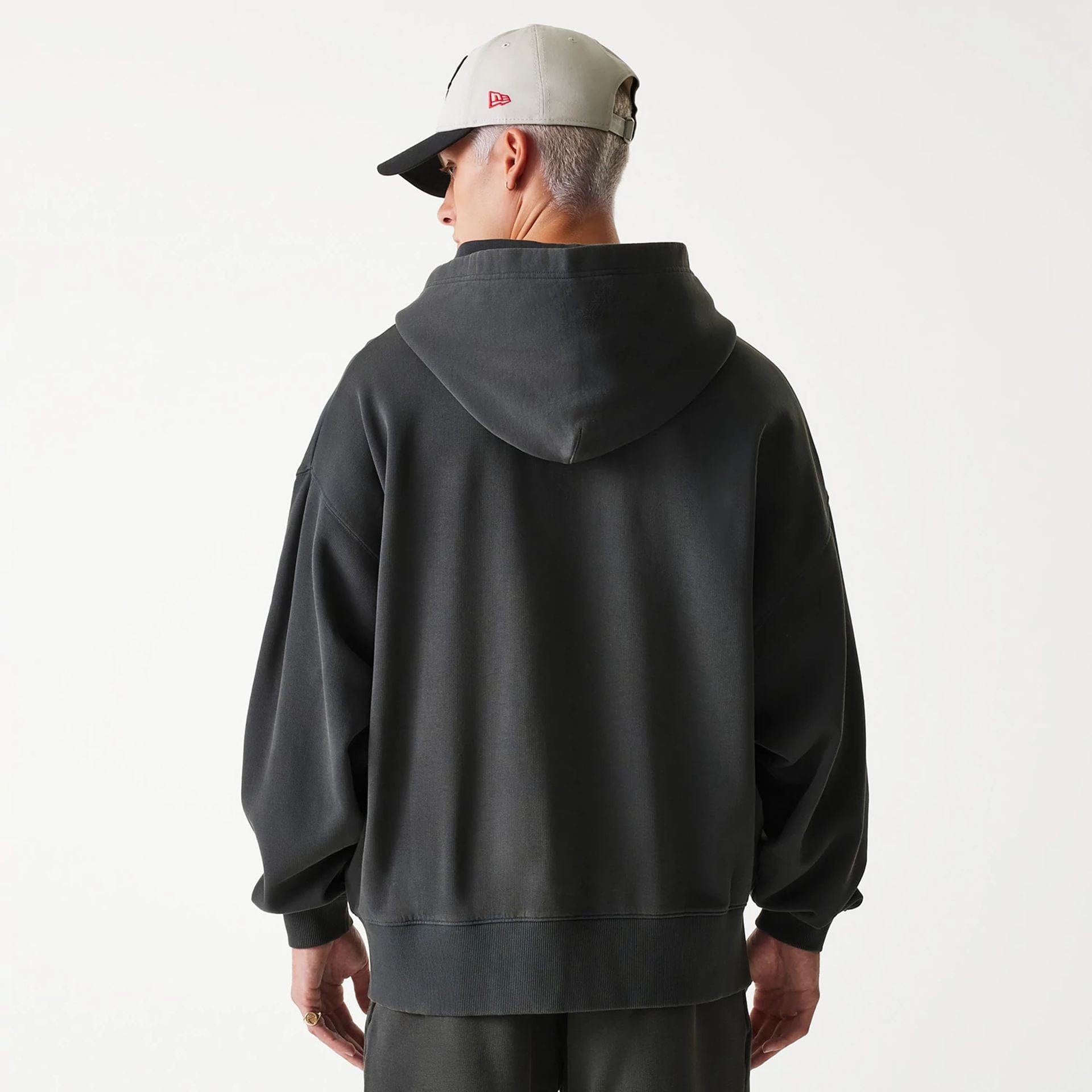 The Male model is wearing Chicago Bulls NBA Washed Grey Full Zip Hoodie 2