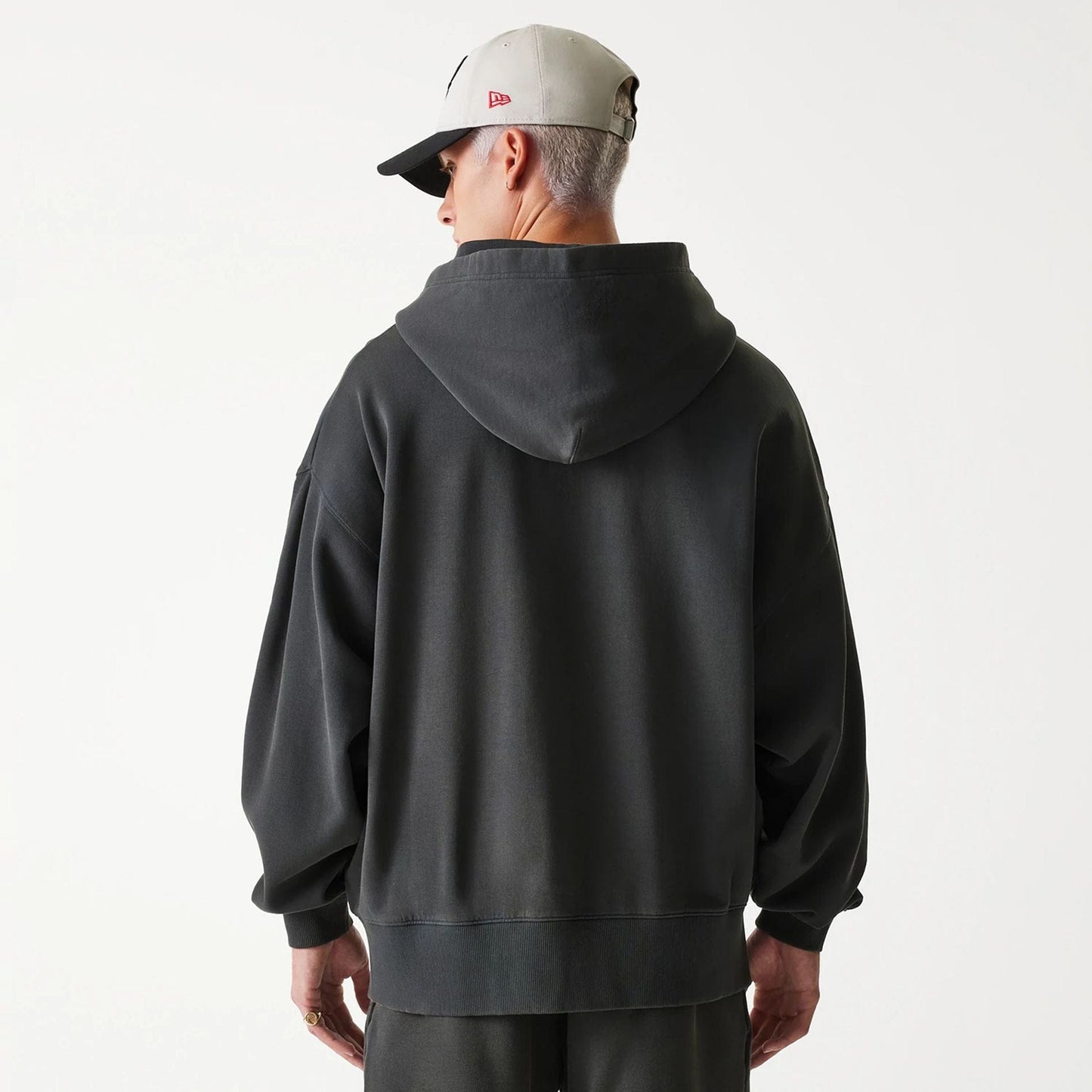 The Male model is wearing Chicago Bulls NBA Washed Grey Full Zip Hoodie 2