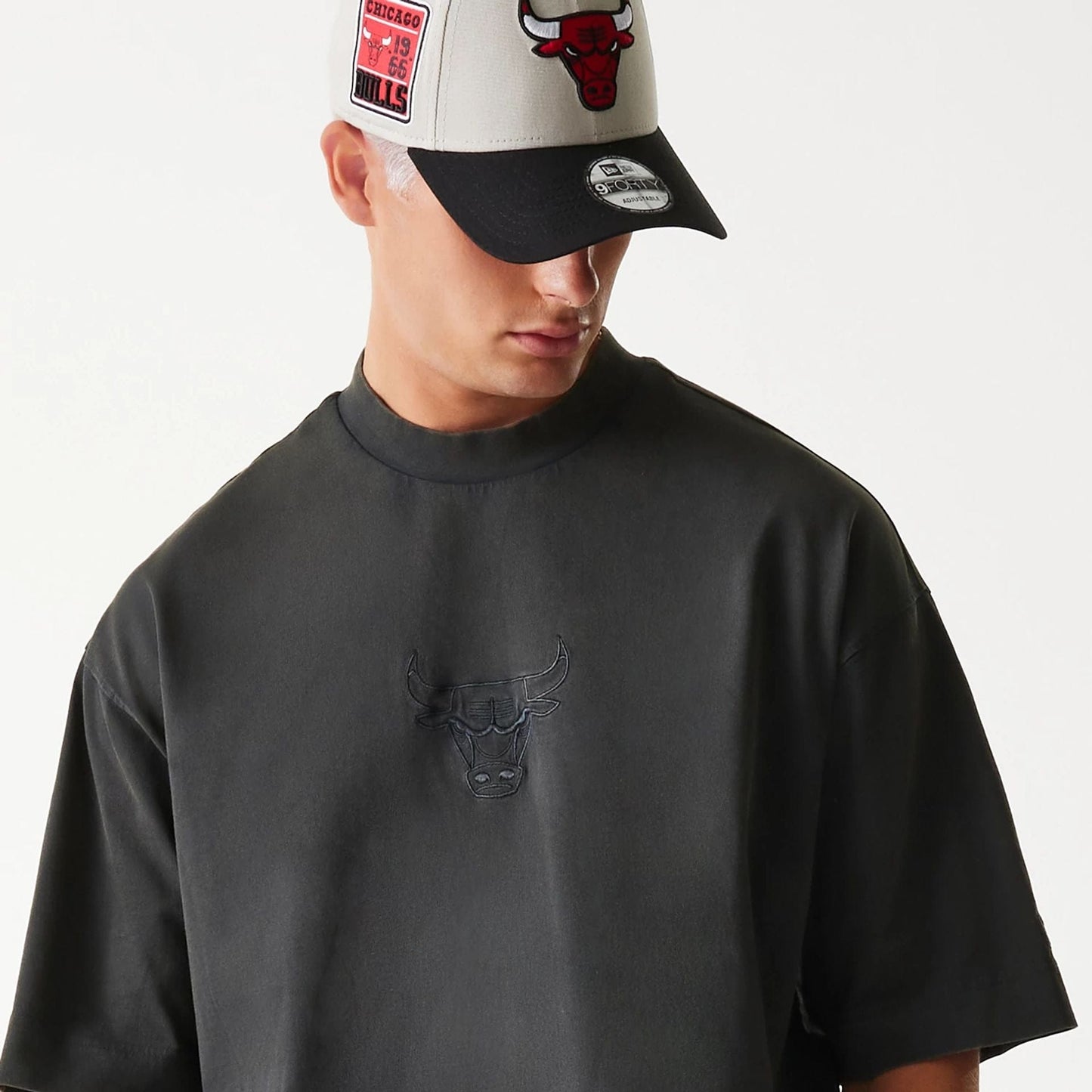 The Male model is wearing Chicago Bulls NBA Washed Grey Box T-Shirt 4