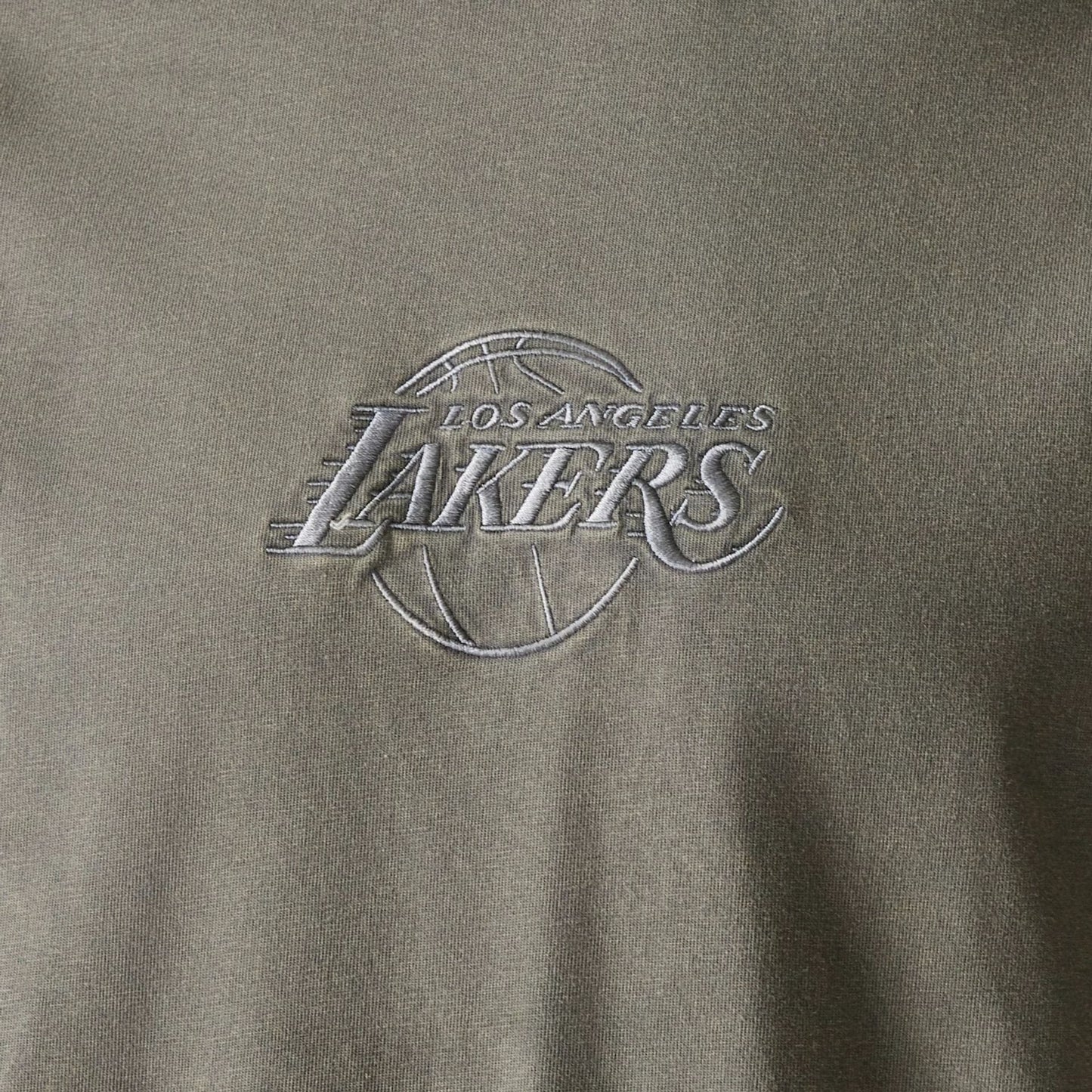 The Male model is wearing LA Lakers NBA Washed Grey Box T-Shirt 4