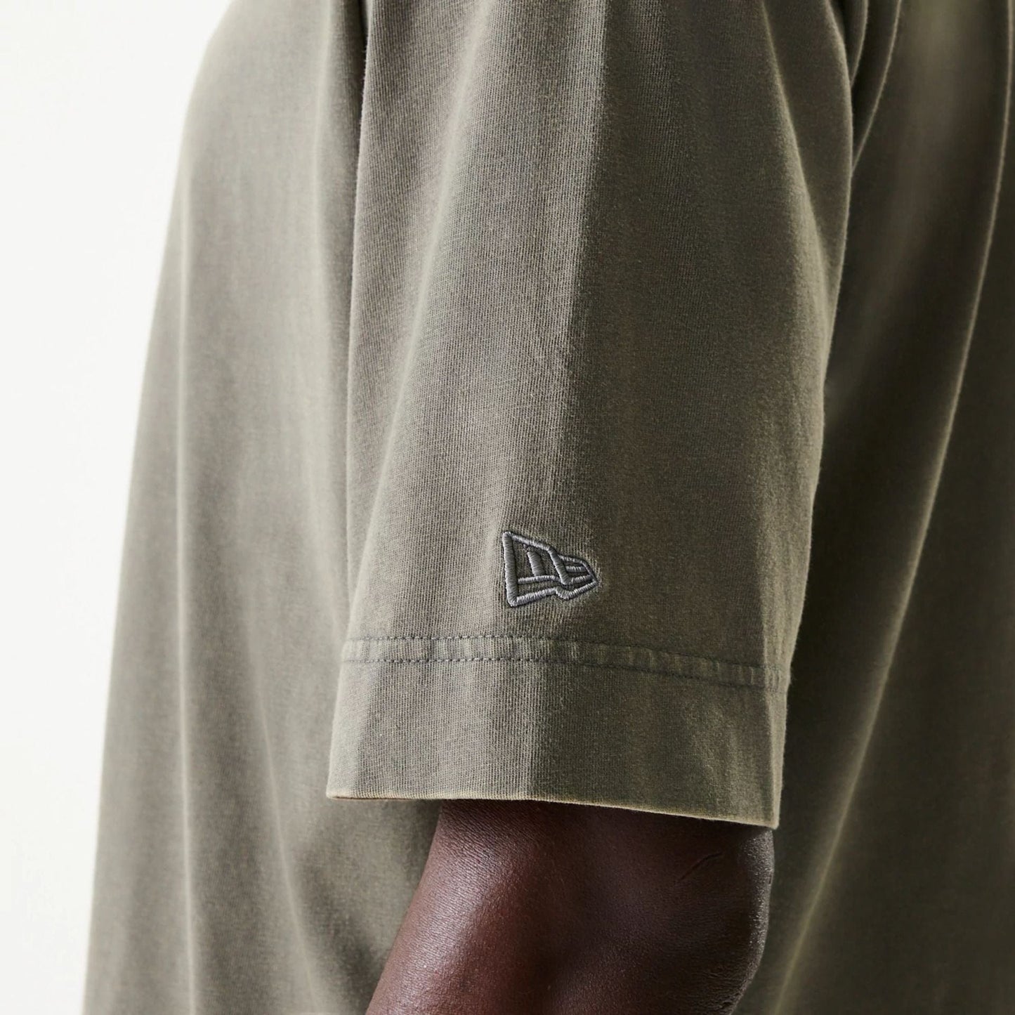 The Male model is wearing LA Lakers NBA Washed Grey Box T-Shirt 5