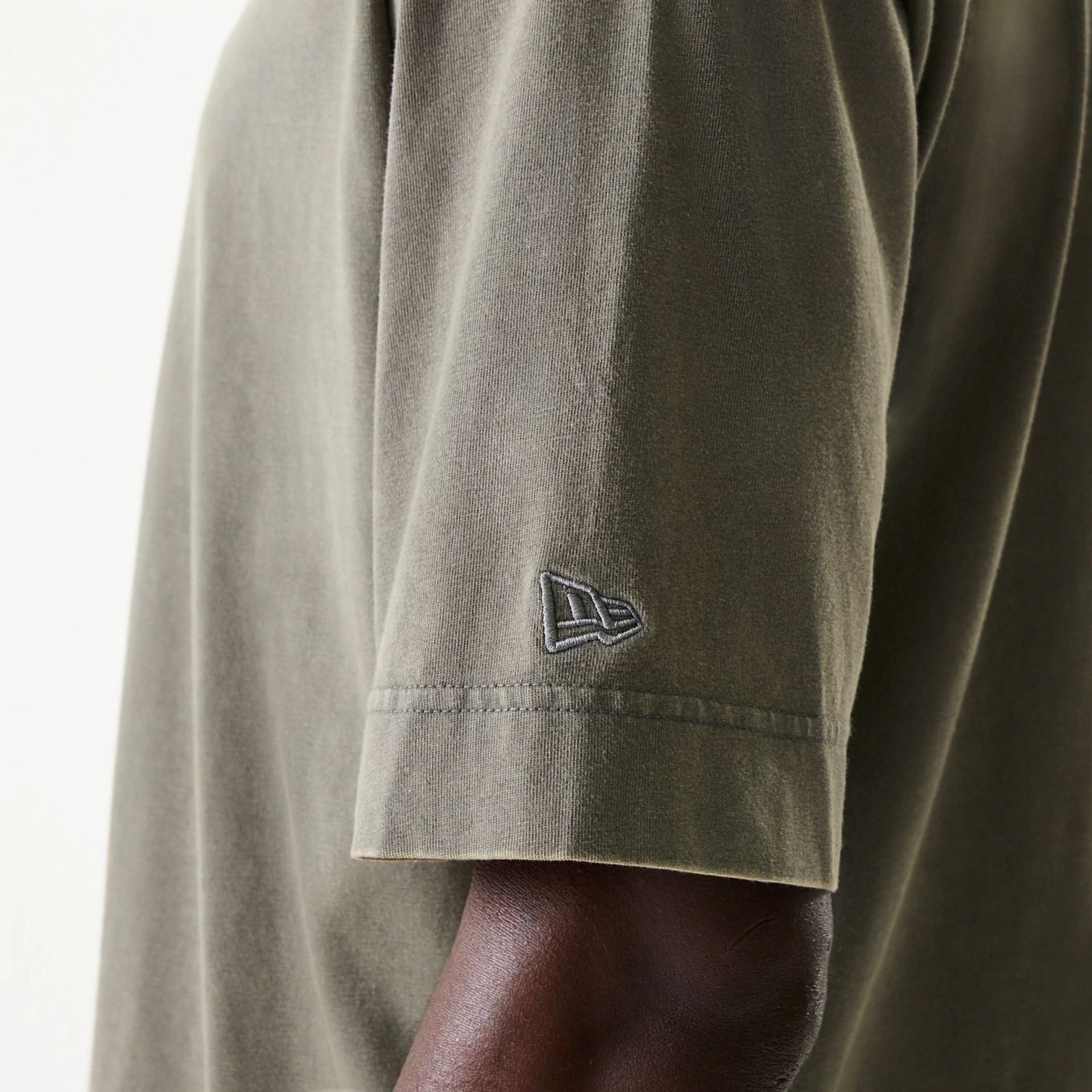 The Male model is wearing LA Lakers NBA Washed Grey Box T-Shirt 5