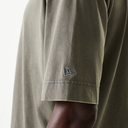 The Male model is wearing LA Lakers NBA Washed Grey Box T-Shirt 5