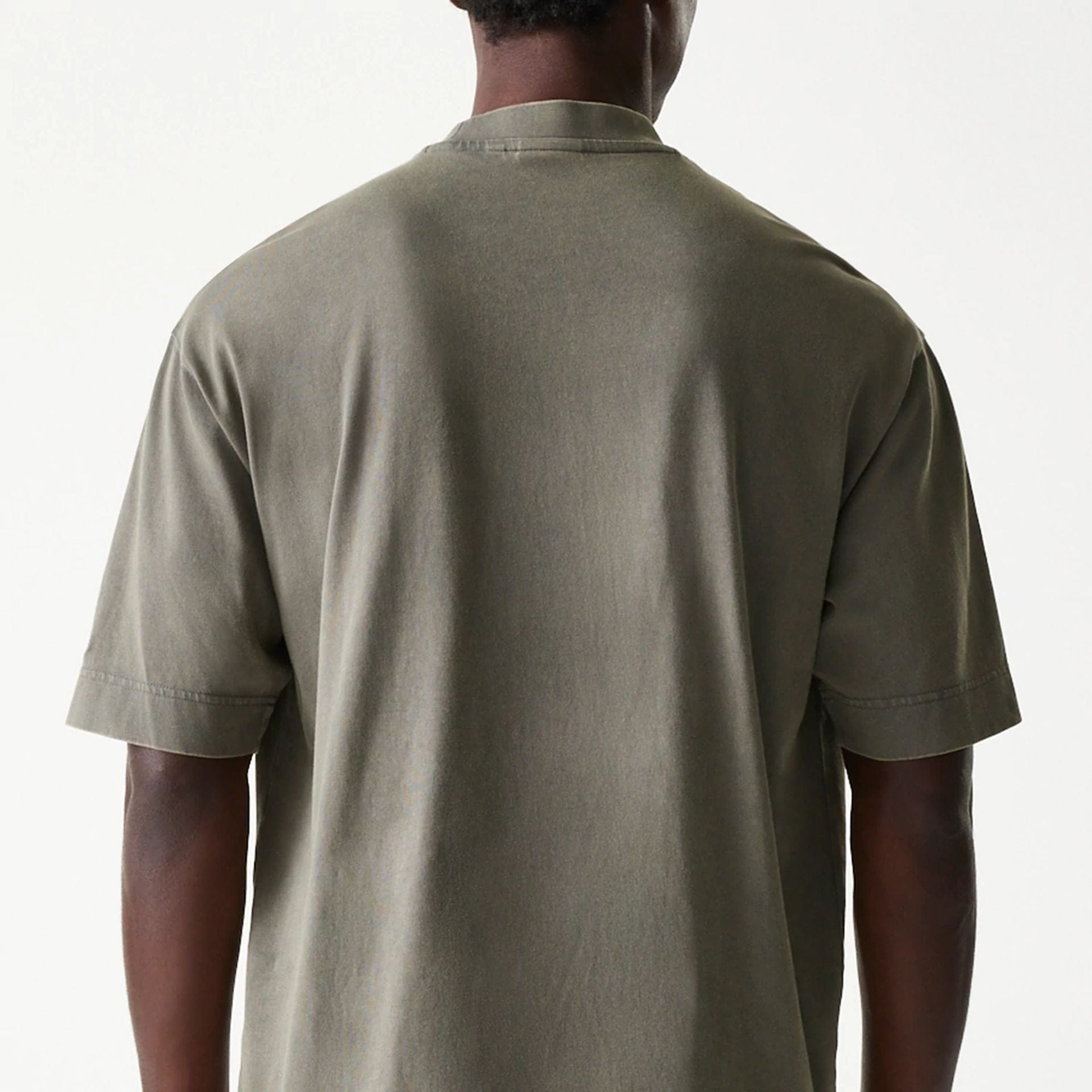 The Male model is wearing LA Lakers NBA Washed Grey Box T-Shirt 7