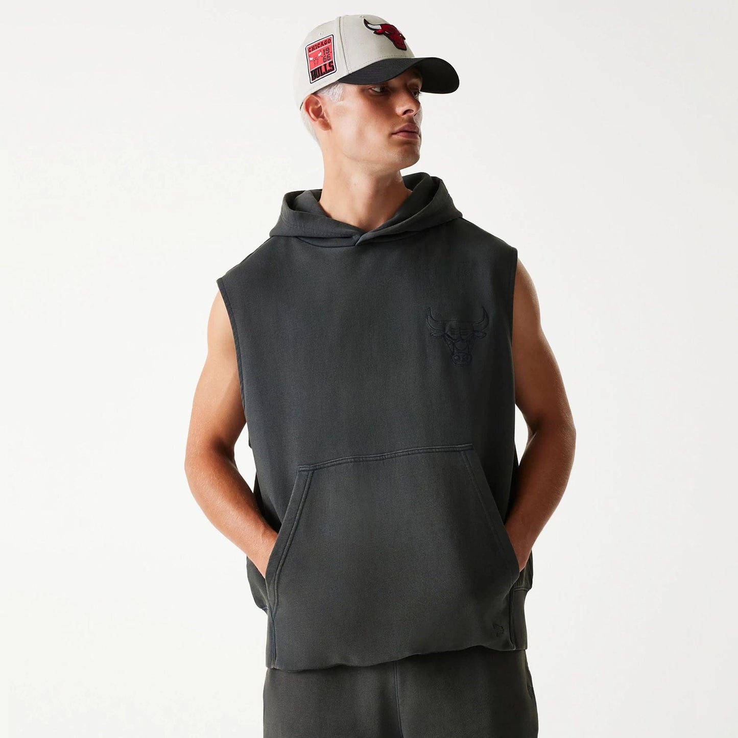 The Male model is wearing Chicago Bulls NBA Washed Grey Sleeveless Hoodie 1