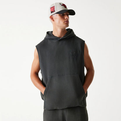 The Male model is wearing Chicago Bulls NBA Washed Grey Sleeveless Hoodie 1