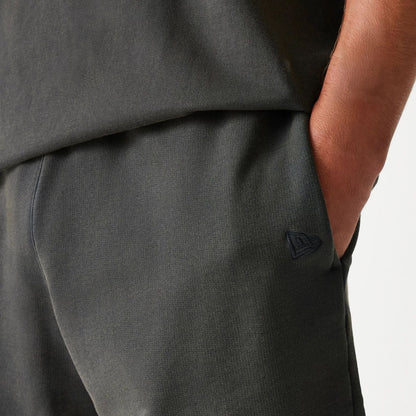 The Male model is wearing Chicago Bulls NBA Washed Grey Shorts 4