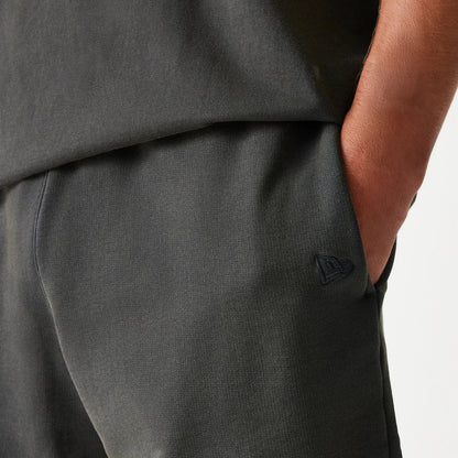 The Male model is wearing Chicago Bulls NBA Washed Grey Shorts 4