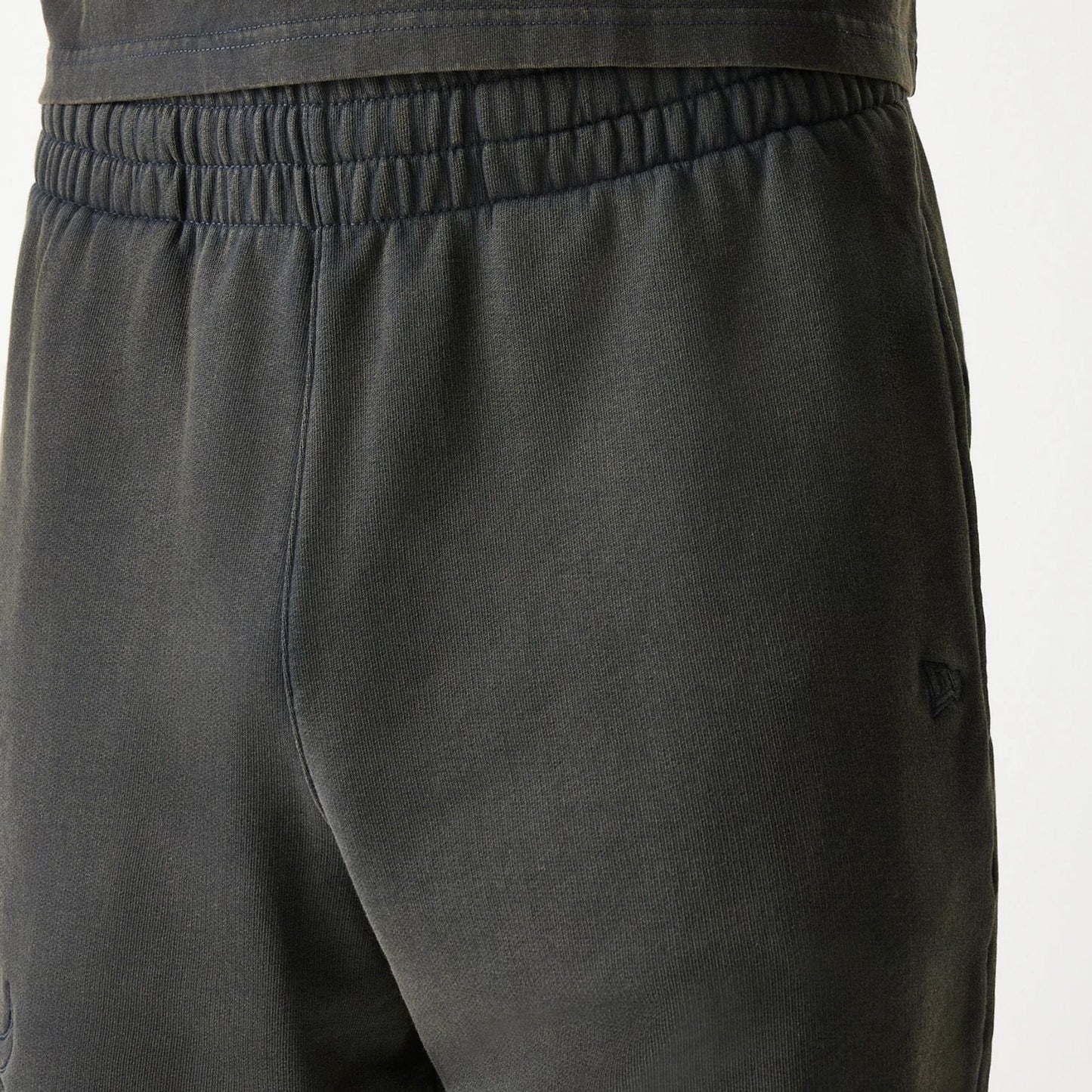 The Male model is wearing Chicago Bulls NBA Washed Grey Shorts 5