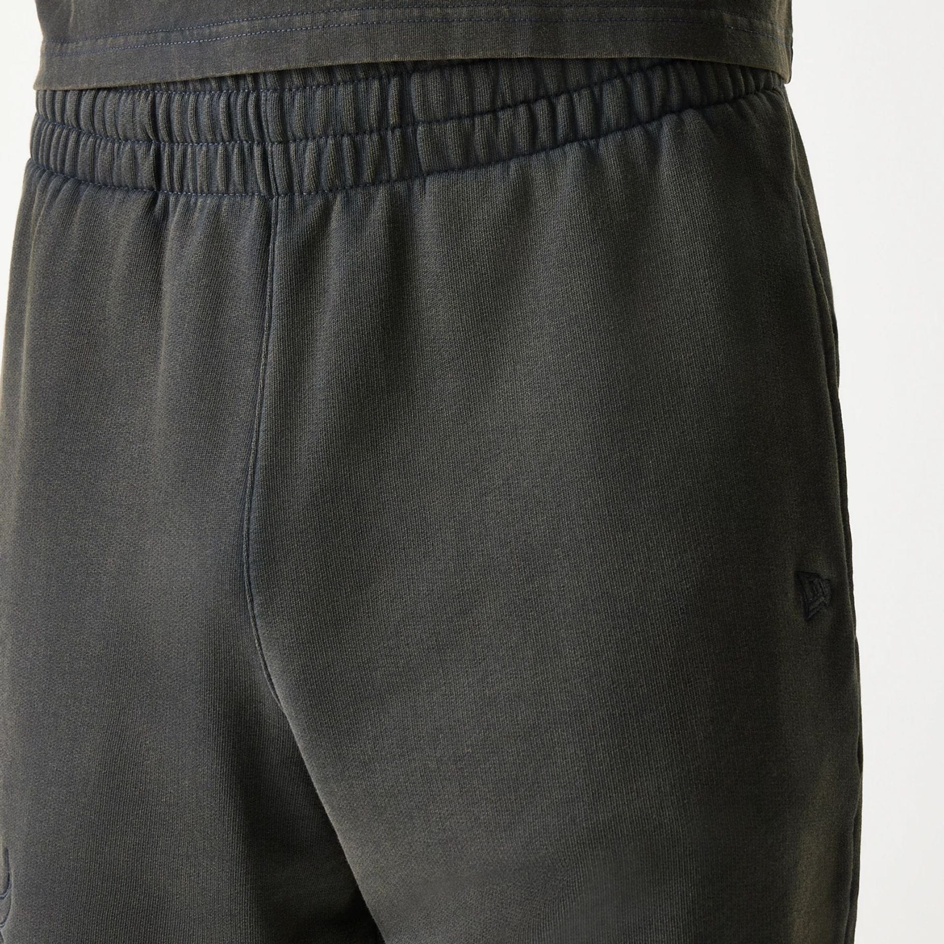 The Male model is wearing Chicago Bulls NBA Washed Grey Shorts 5