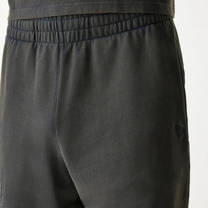 The Male model is wearing Chicago Bulls NBA Washed Grey Shorts 5