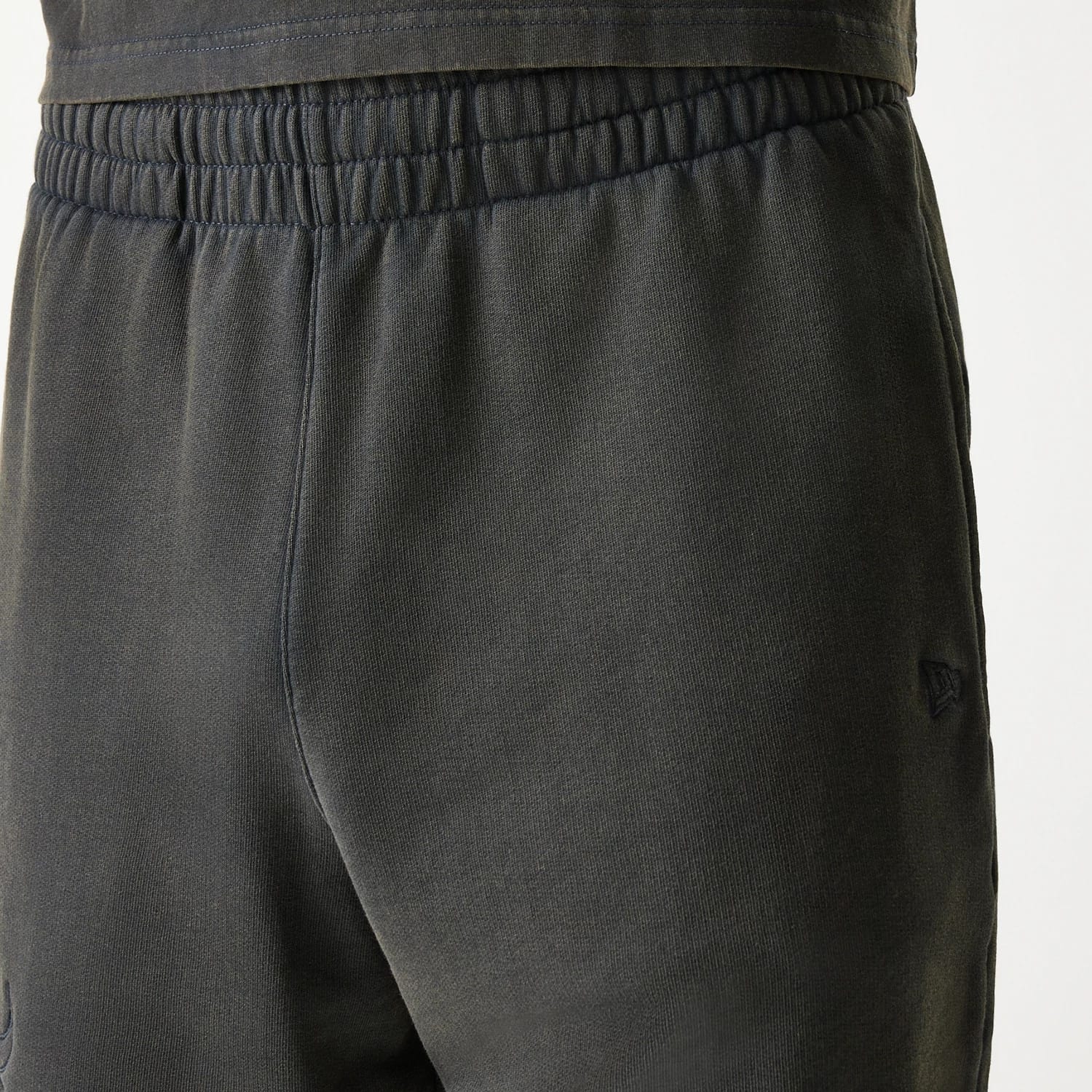 The Male model is wearing Chicago Bulls NBA Washed Grey Shorts 5