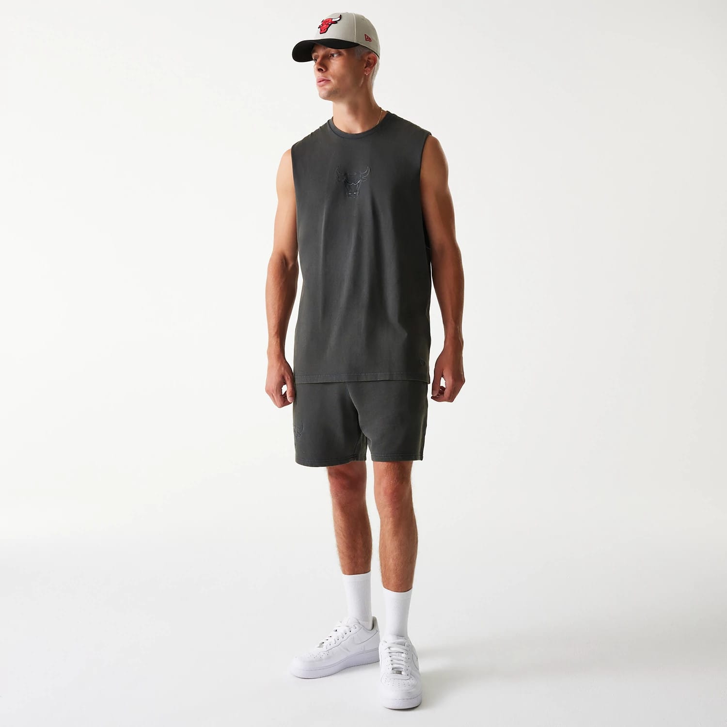 The Male model is wearing Chicago Bulls NBA Washed Grey Shorts 8