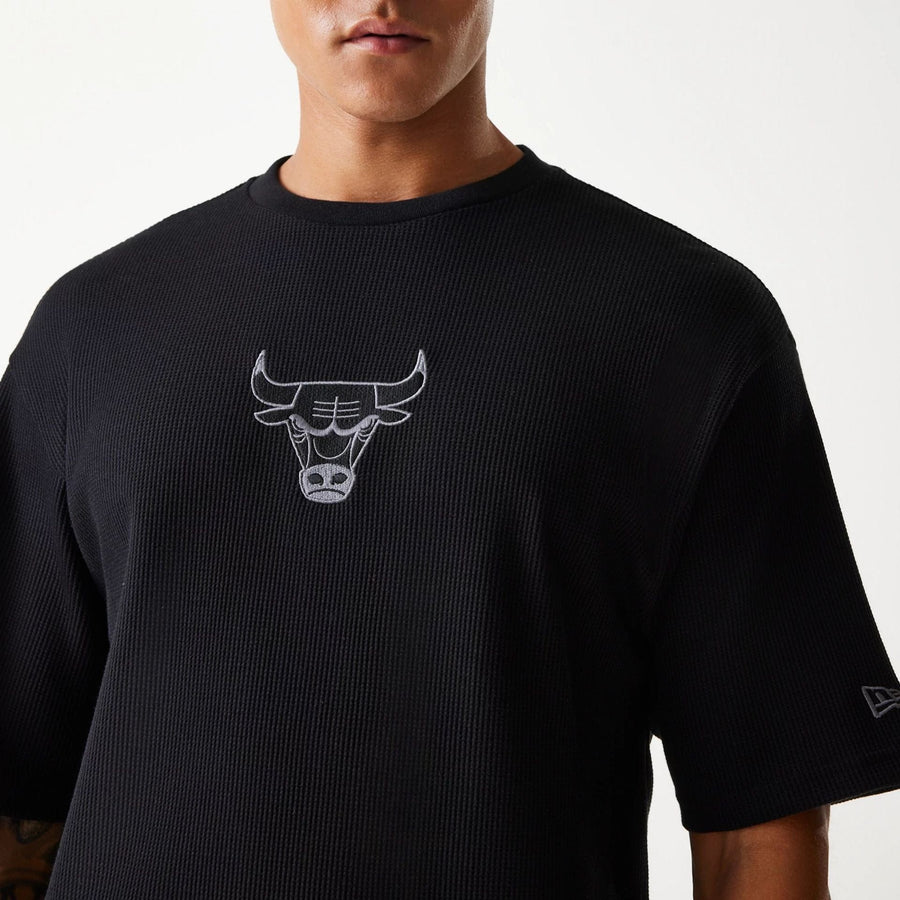 The Male model is wearing Chicago Bulls NBA Waffle Black Oversized T-Shirt 3