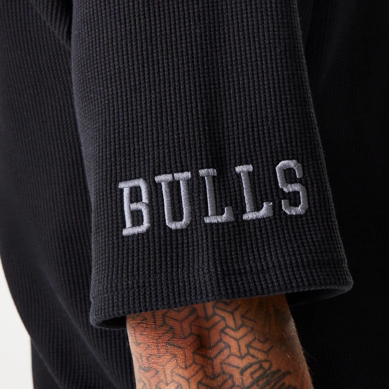 The Male model is wearing Chicago Bulls NBA Waffle Black Oversized T-Shirt 4