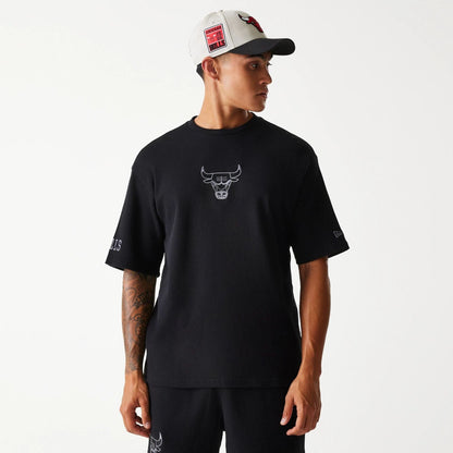 The Male model is wearing Chicago Bulls NBA Waffle Black Oversized T-Shirt 1