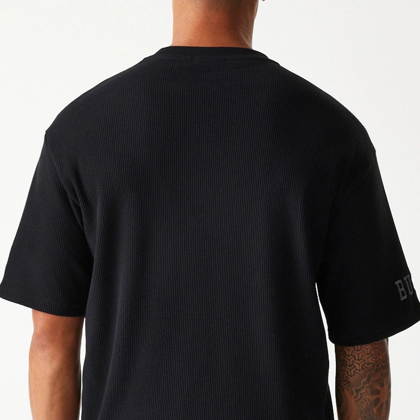 The Male model is wearing Chicago Bulls NBA Waffle Black Oversized T-Shirt 7