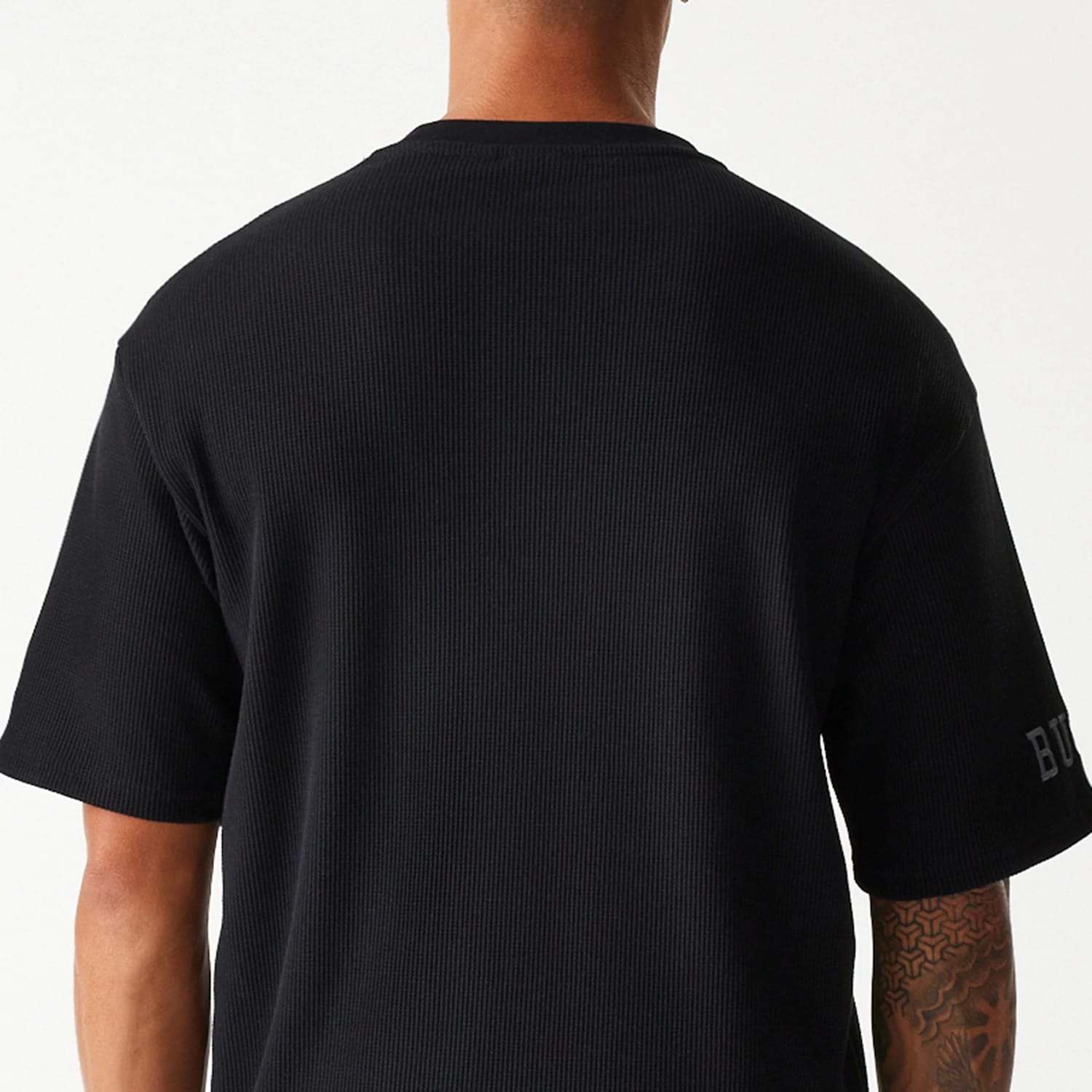 The Male model is wearing Chicago Bulls NBA Waffle Black Oversized T-Shirt 7