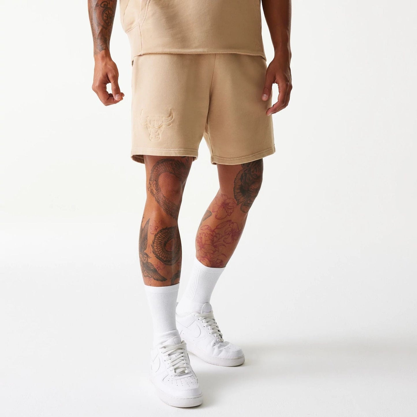 The Male model is wearing Chicago Bulls NBA Washed Beige Shorts 7