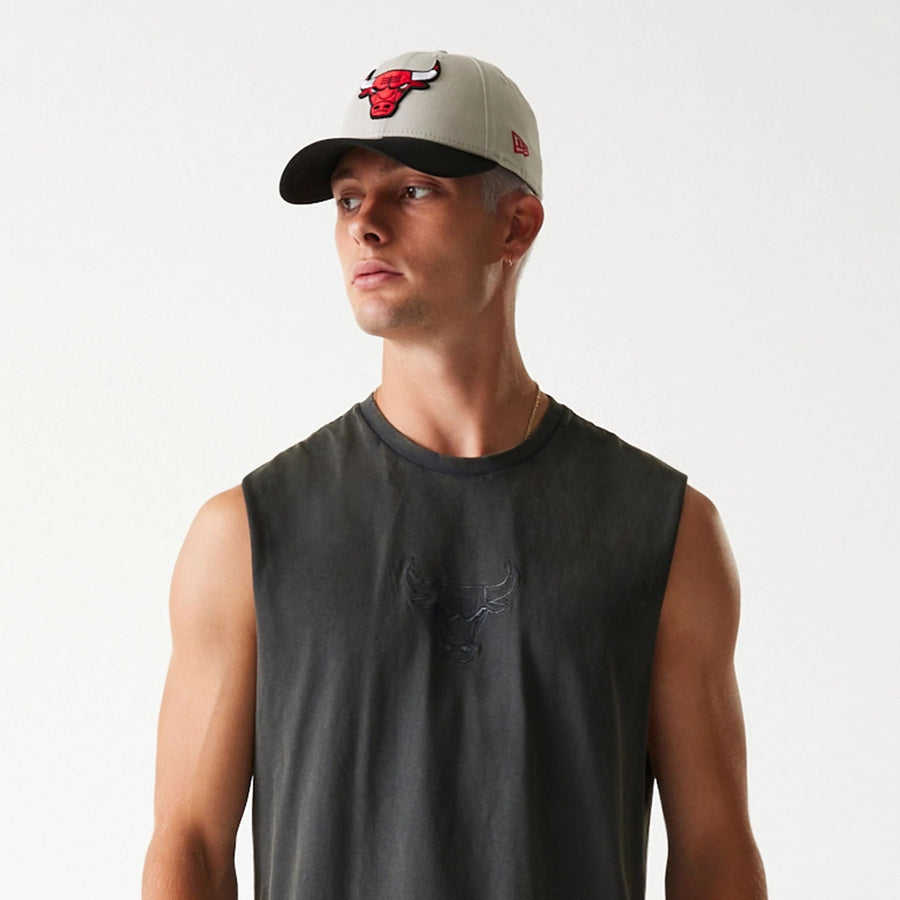 The Male model is wearing Chicago Bulls NBA Washed Grey Sleeveless T-Shirt 3