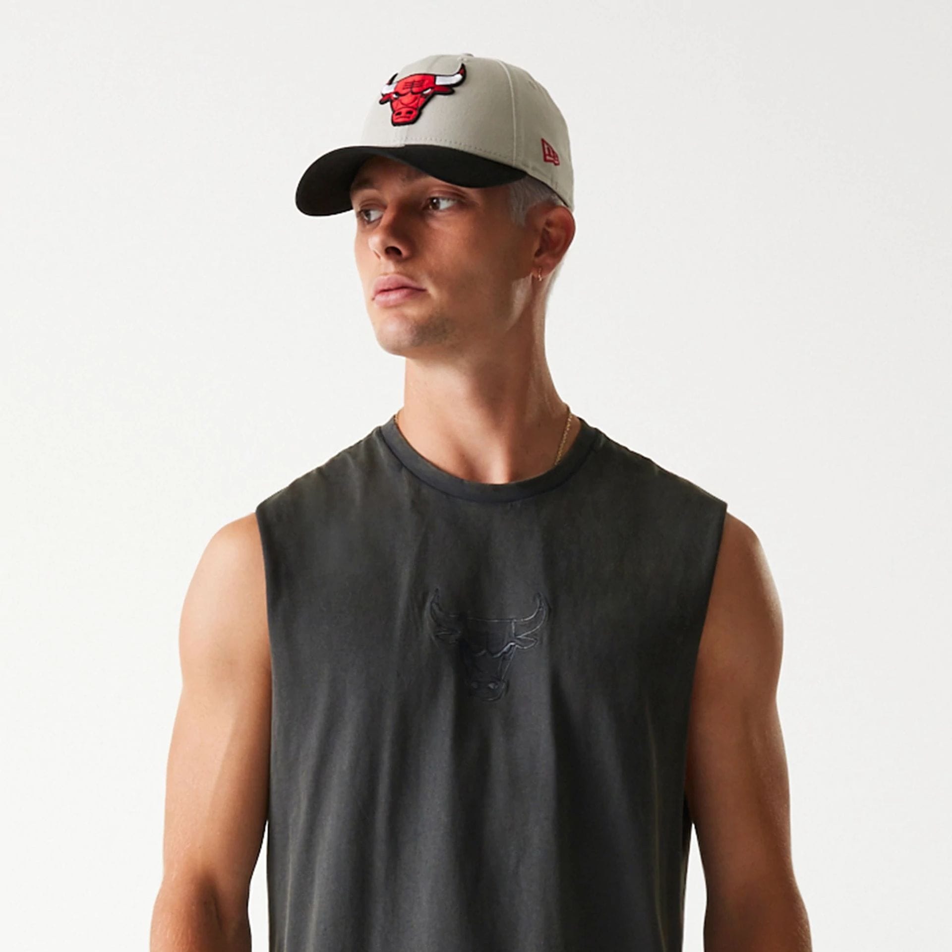 The Male model is wearing Chicago Bulls NBA Washed Grey Sleeveless T-Shirt 3