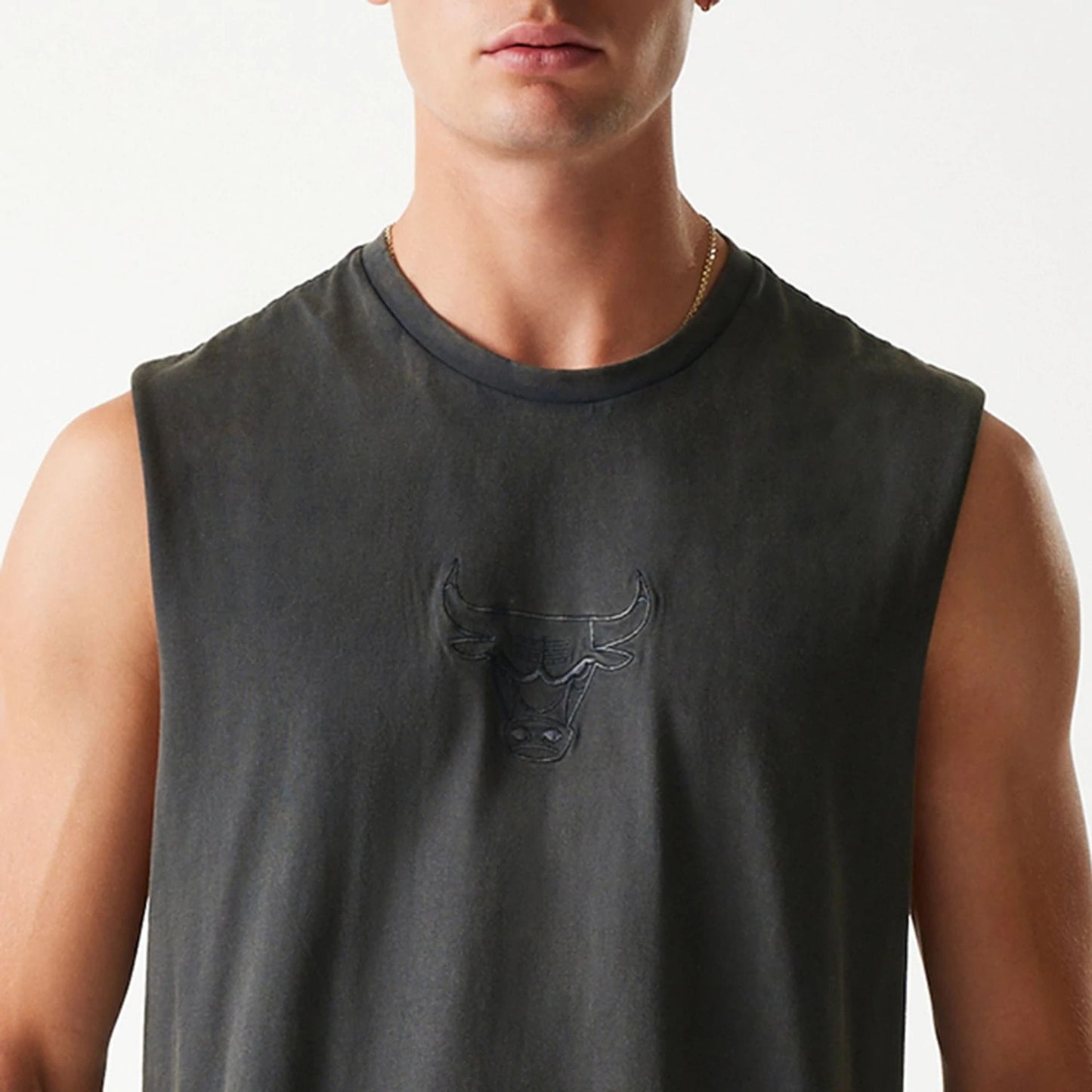 The Male model is wearing Chicago Bulls NBA Washed Grey Sleeveless T-Shirt 6