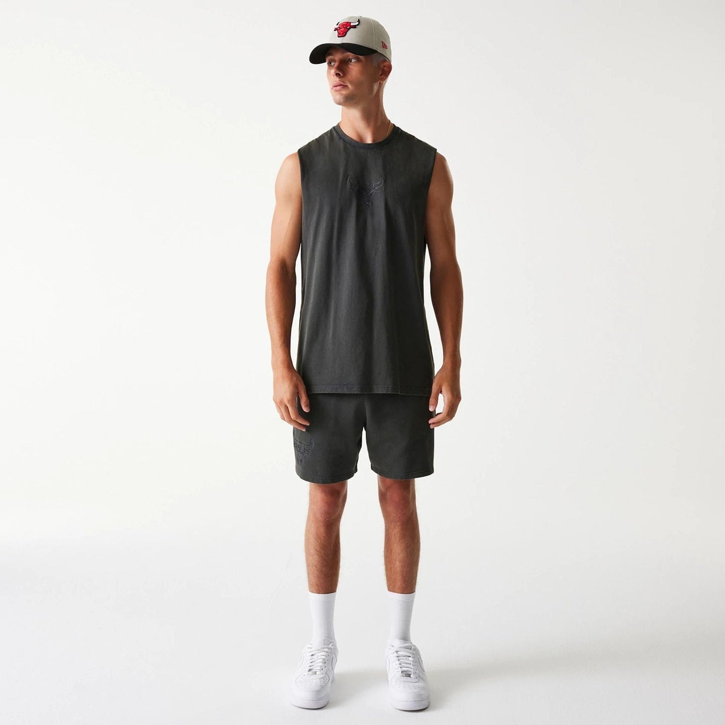 The Male model is wearing Chicago Bulls NBA Washed Grey Sleeveless T-Shirt 8