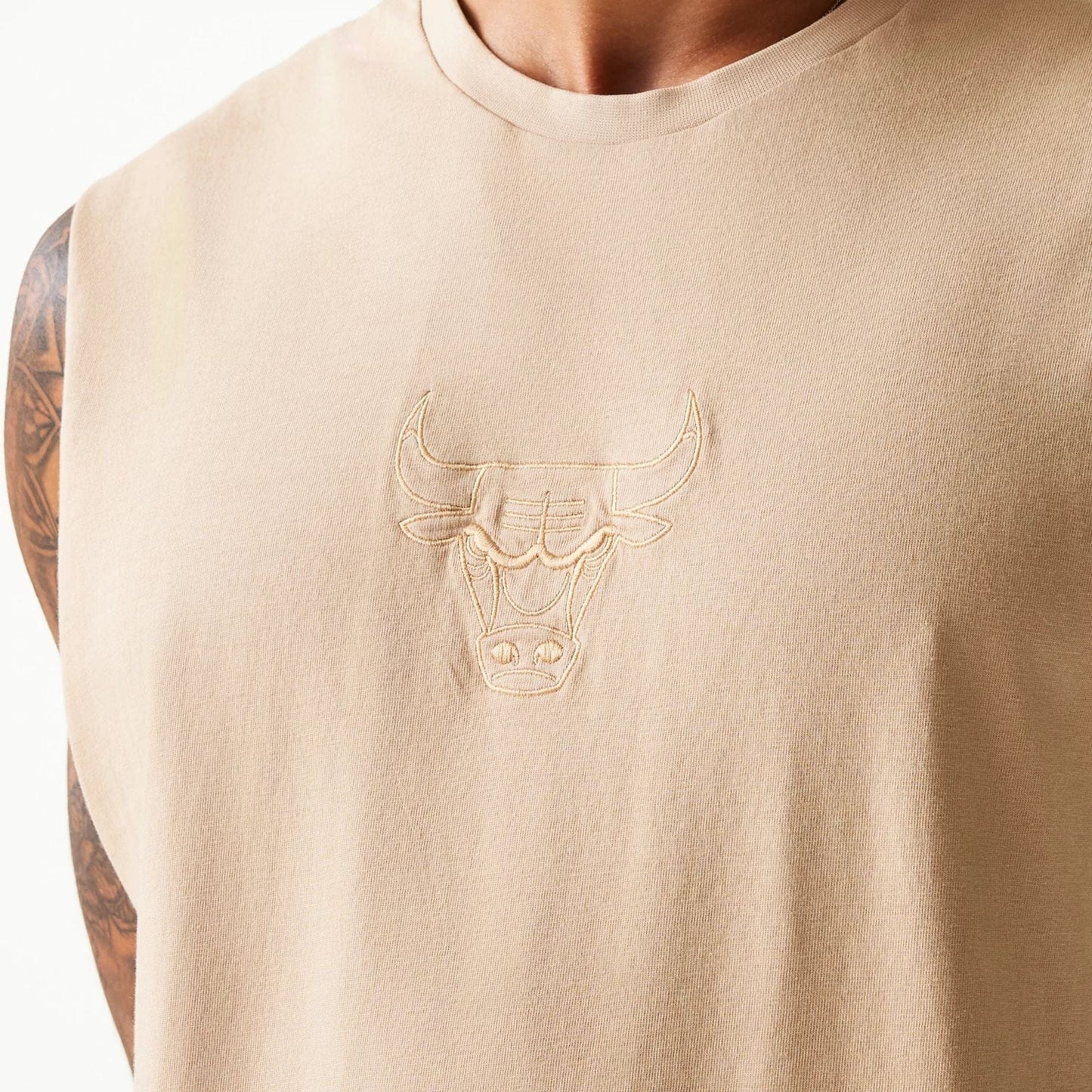 The Male model is wearing Chicago Bulls NBA Washed Beige Sleeveless T-Shirt 4