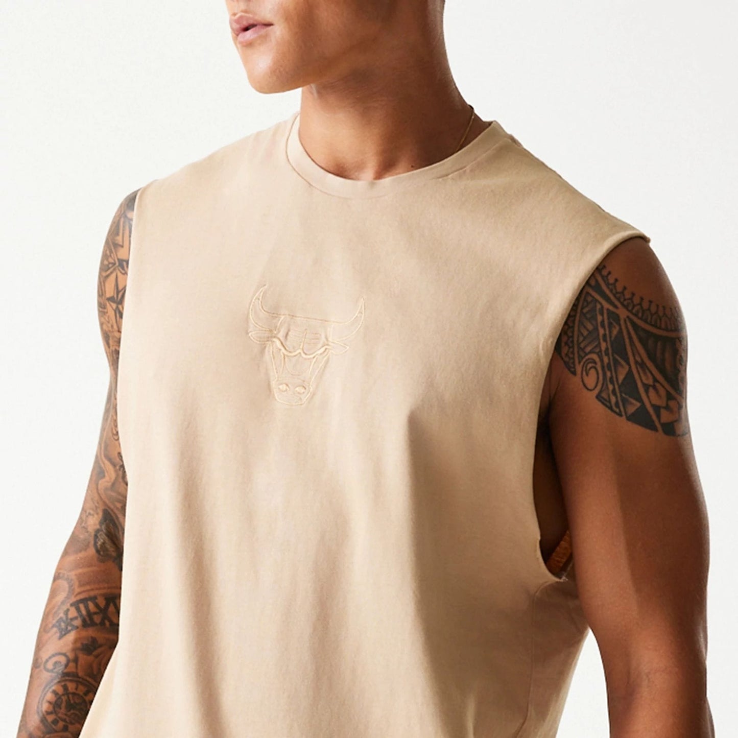 The Male model is wearing Chicago Bulls NBA Washed Beige Sleeveless T-Shirt 6