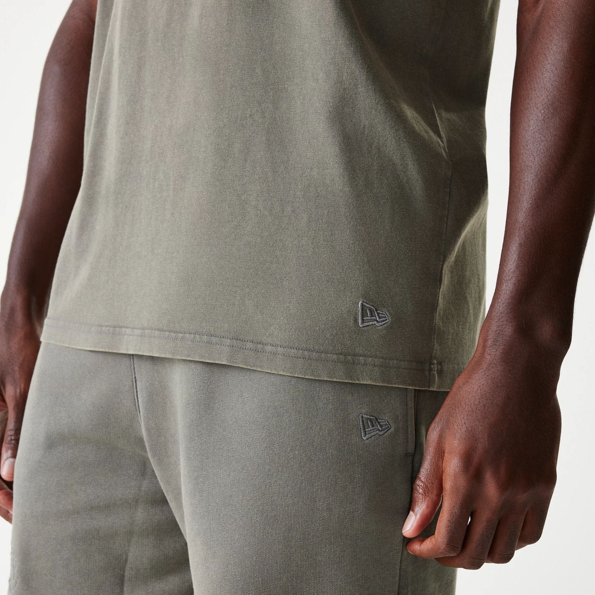 The Male model is wearing LA Lakers NBA Washed Grey Sleeveless T-Shirt 6