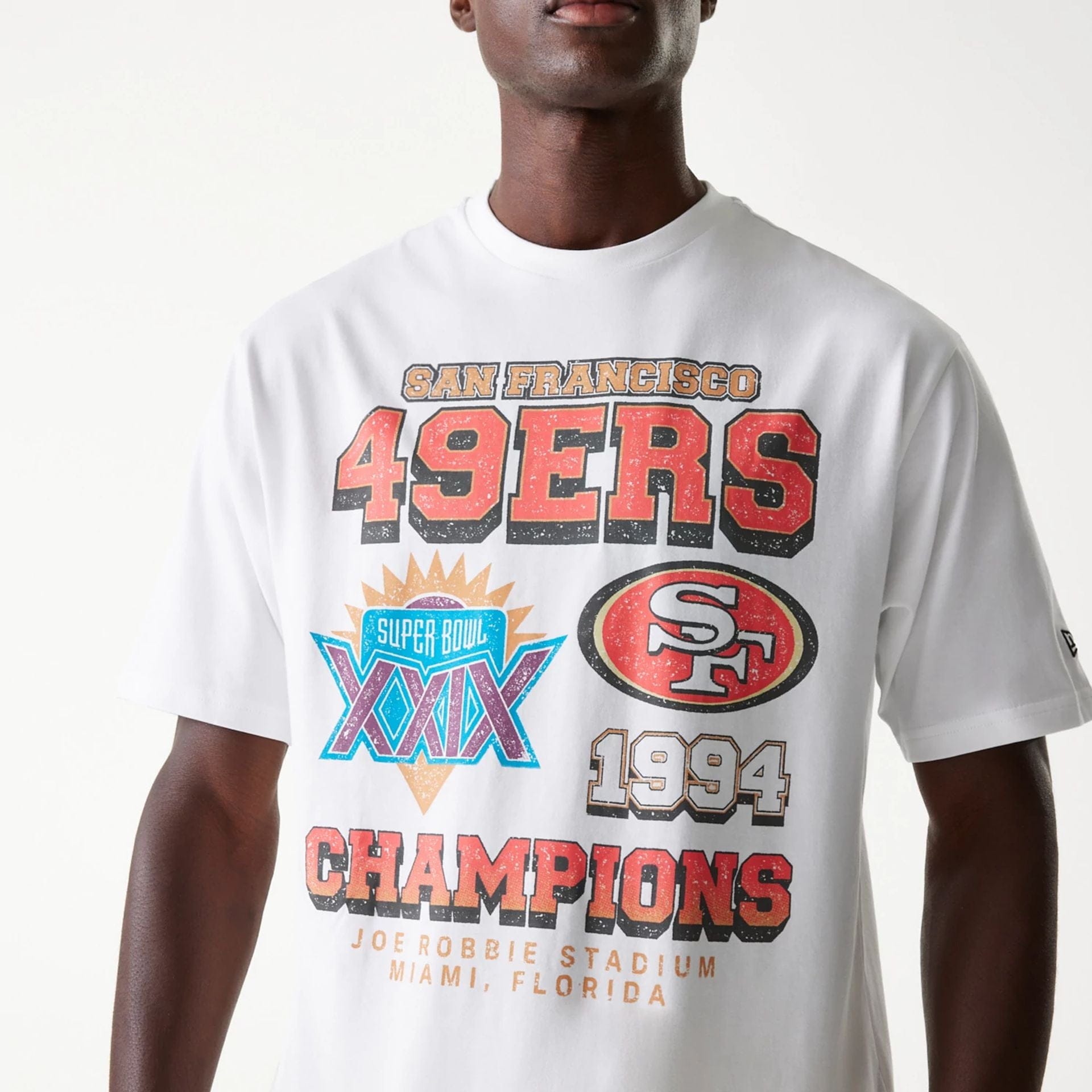 The Male model is wearing San Francisco 49ers NFL Super Bowl White Oversized T-Shirt 4
