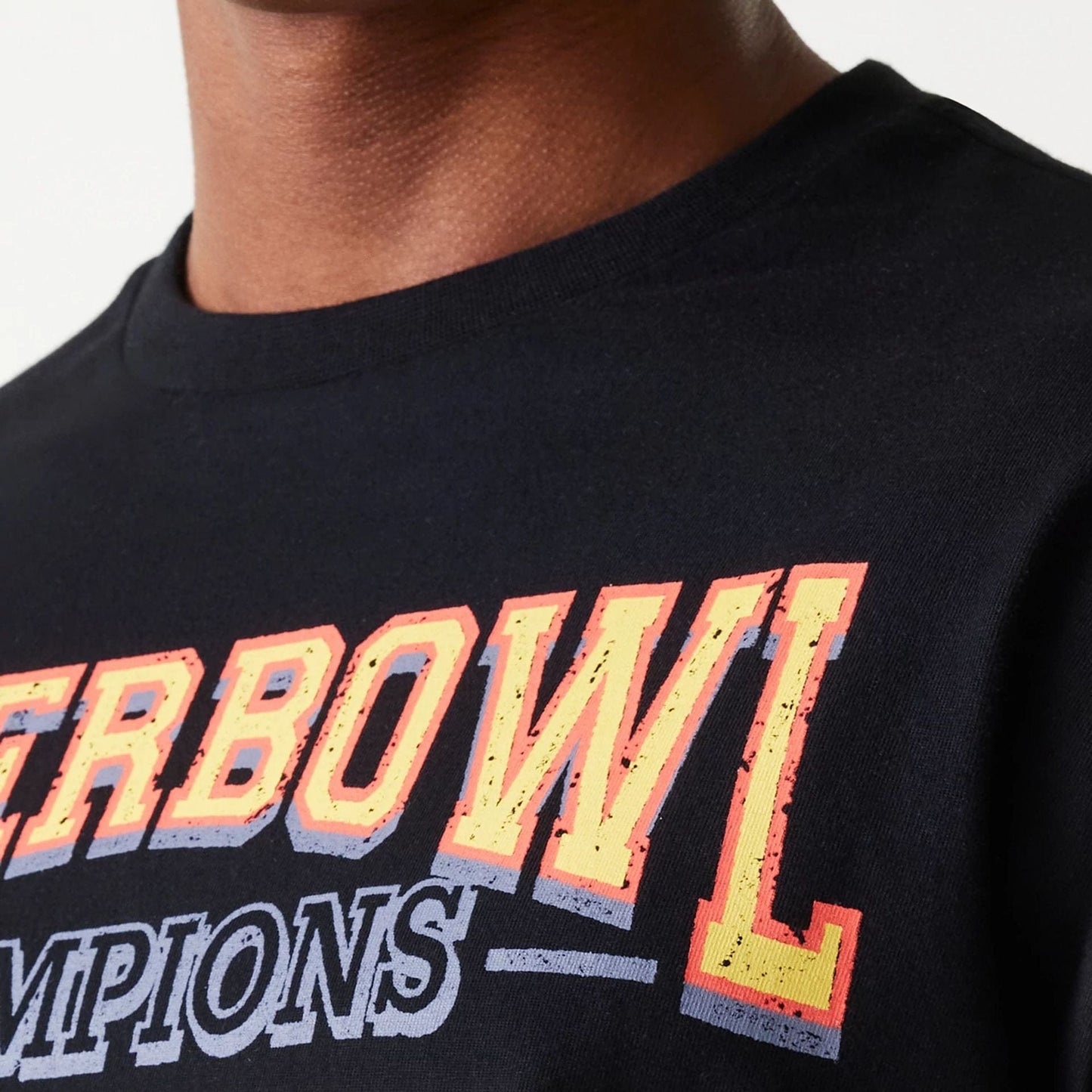 The Male model is wearing Kansas City Chiefs NFL Super Bowl Black Oversized T-Shirt 6