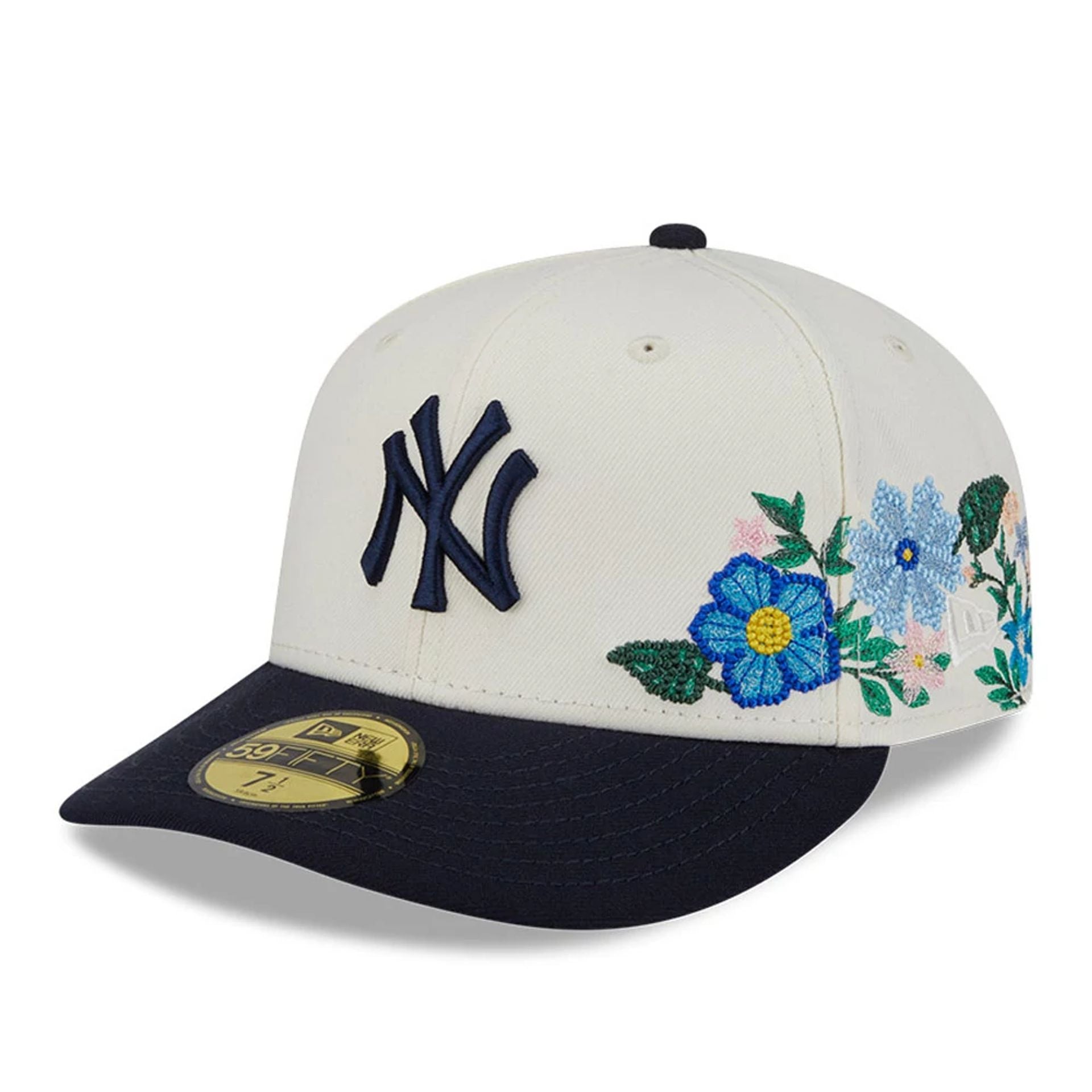 This is a New York Yankees Tonal Florals White 59FIFTY Fitted Cap 1