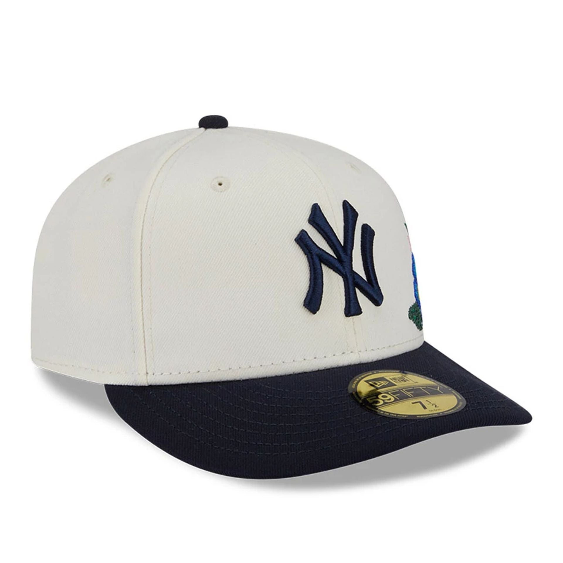 This is a New York Yankees Tonal Florals White 59FIFTY Fitted Cap 4